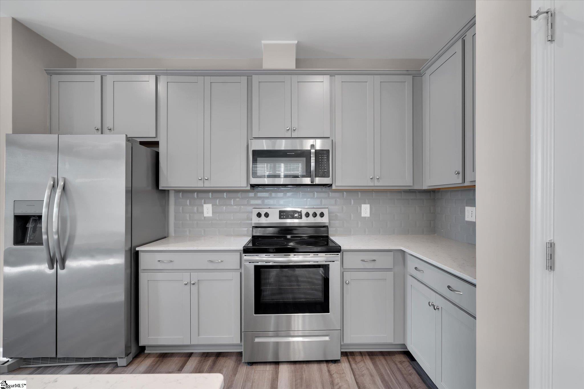 290 E Compass Way Property Photo 8