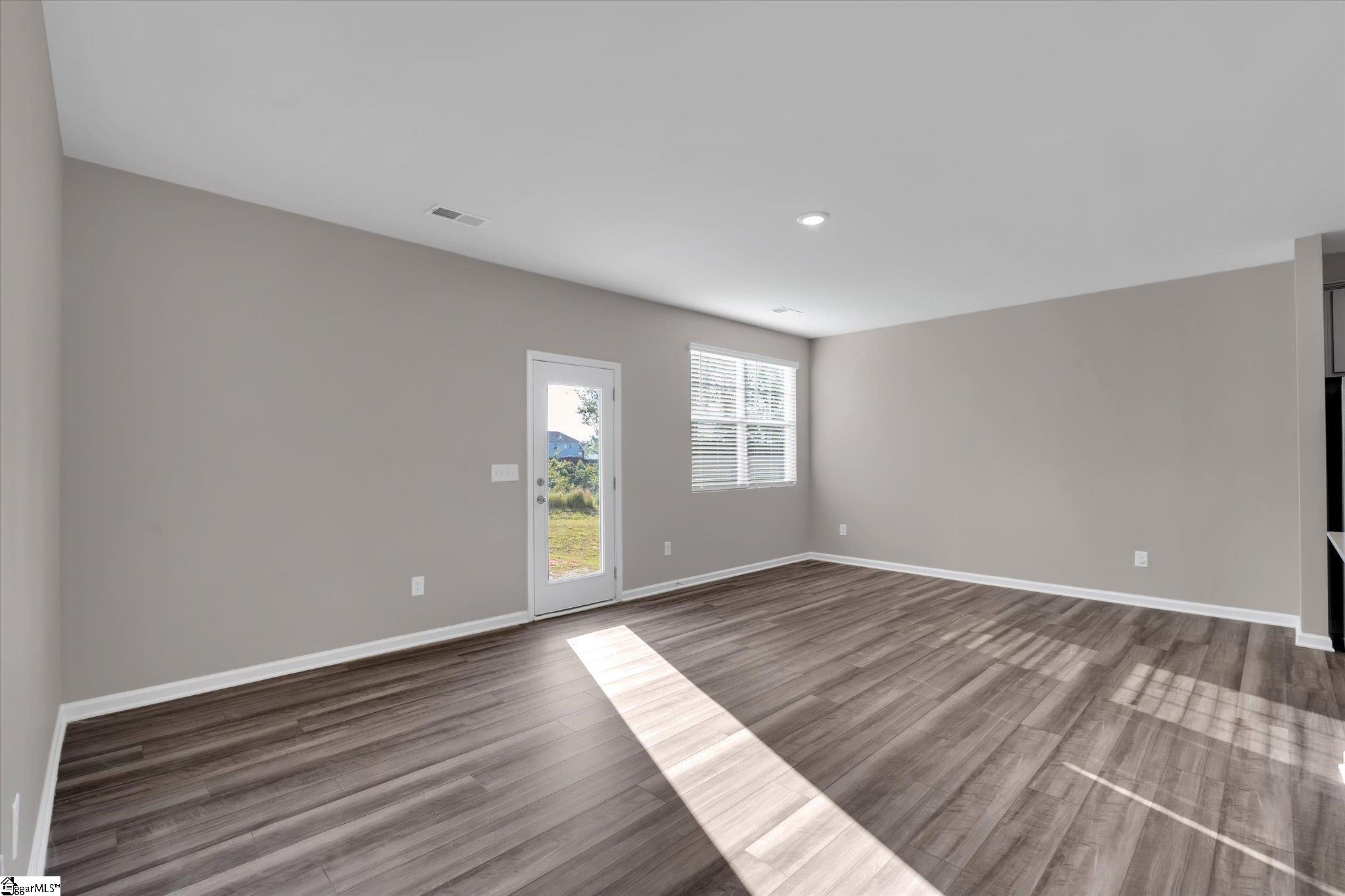 290 E Compass Way Property Photo 9