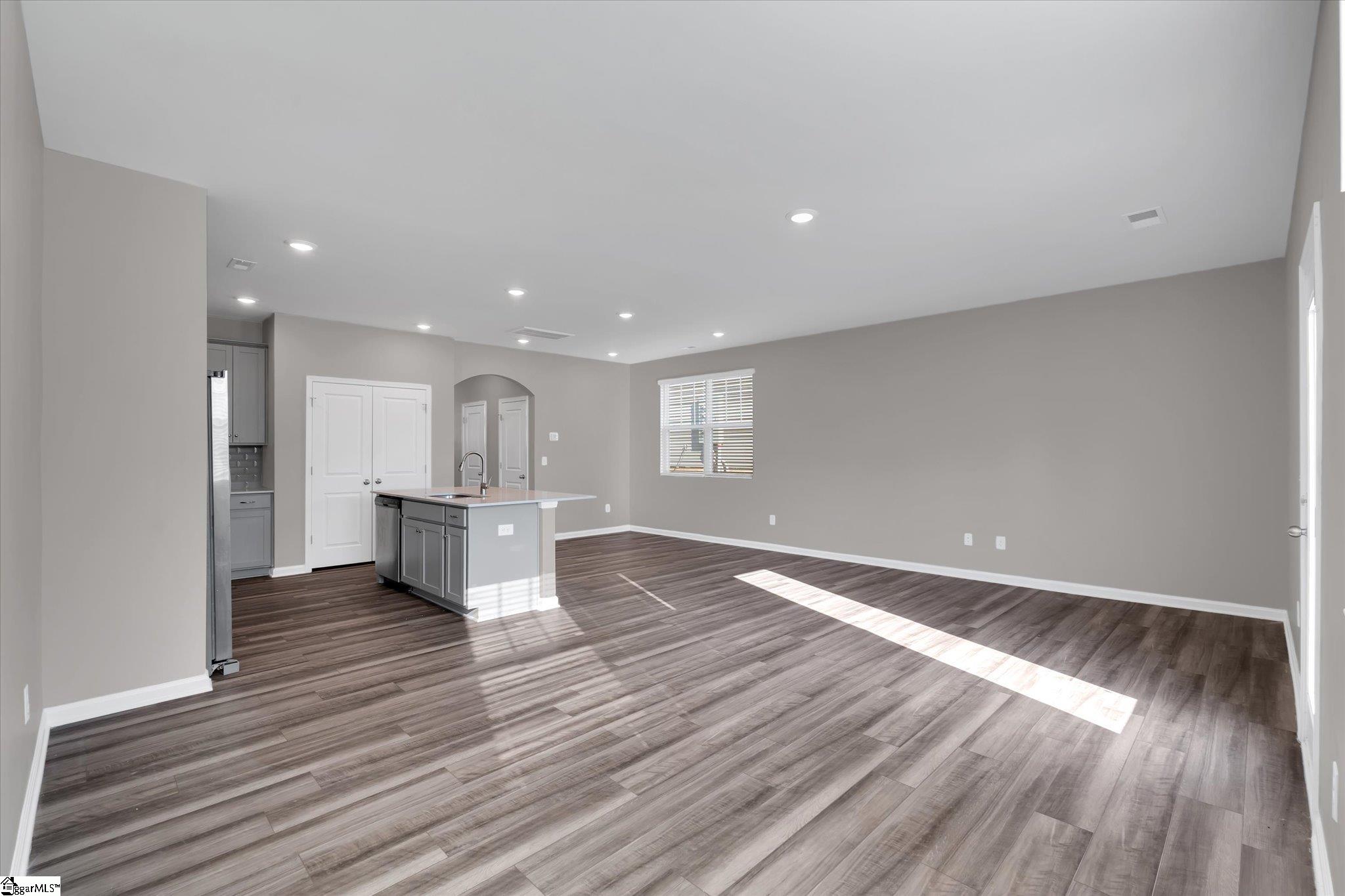 290 E Compass Way Property Photo 11