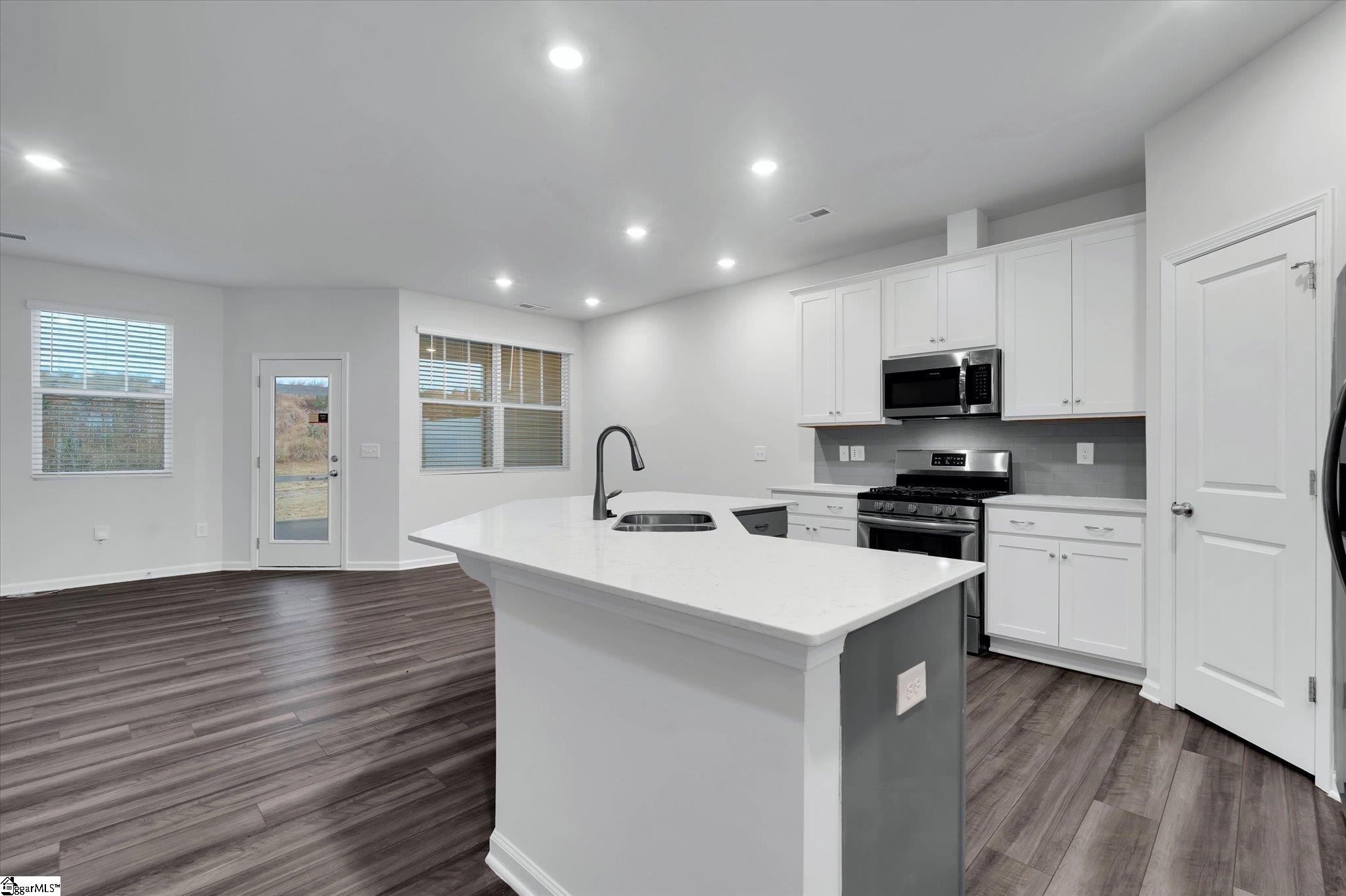 328 E Compass Way Property Photo 3