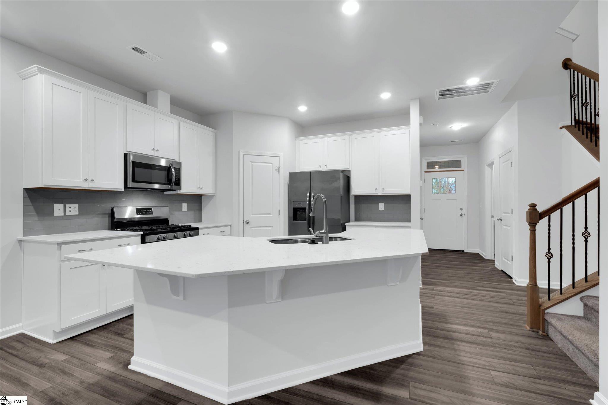 328 E Compass Way Property Photo 5