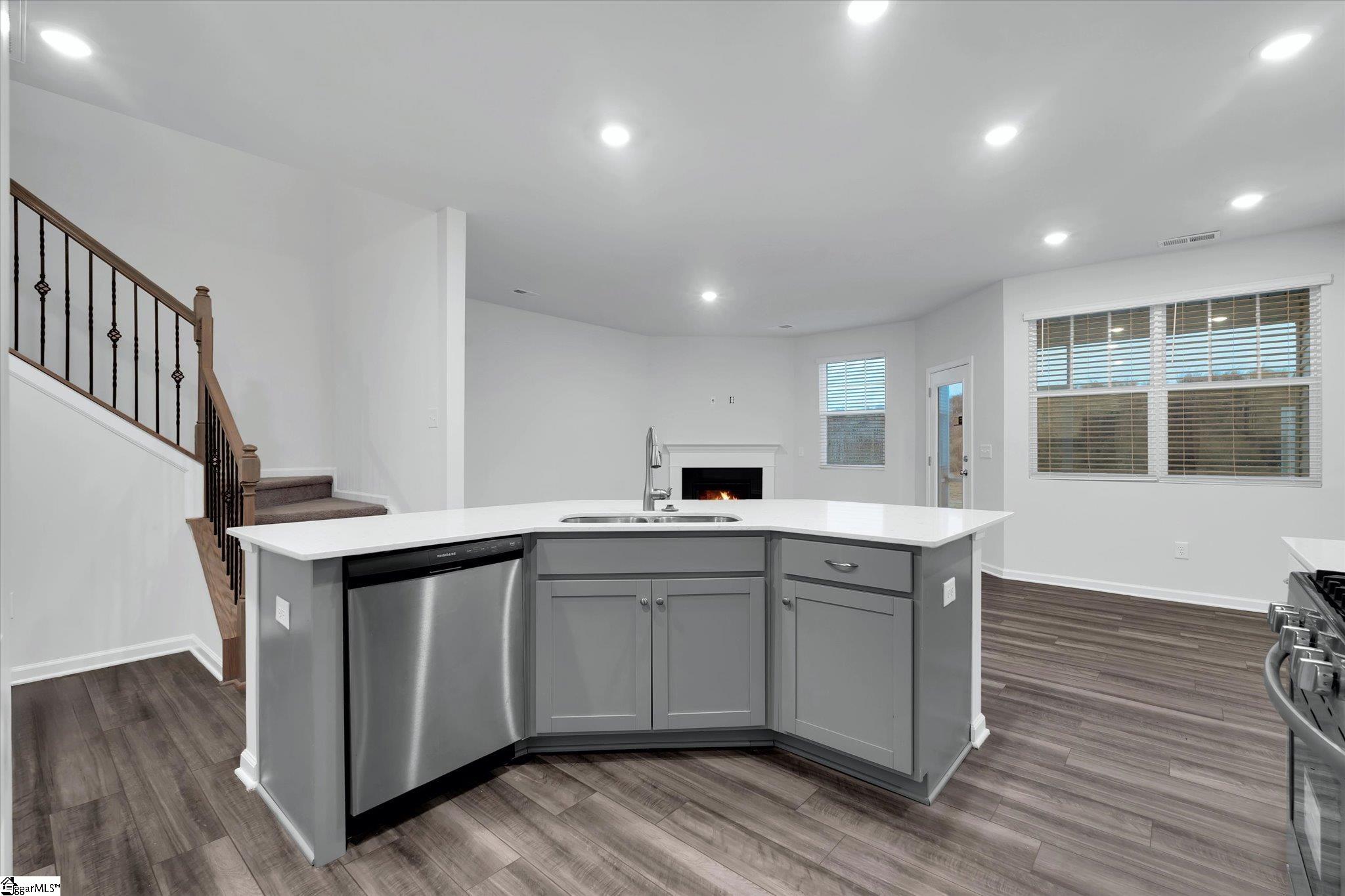 328 E Compass Way Property Photo 6