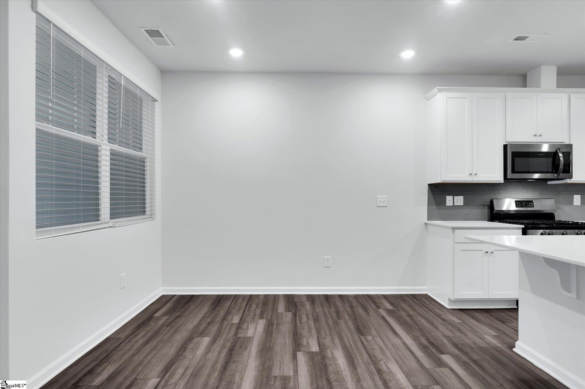 328 E Compass Way Property Photo 7