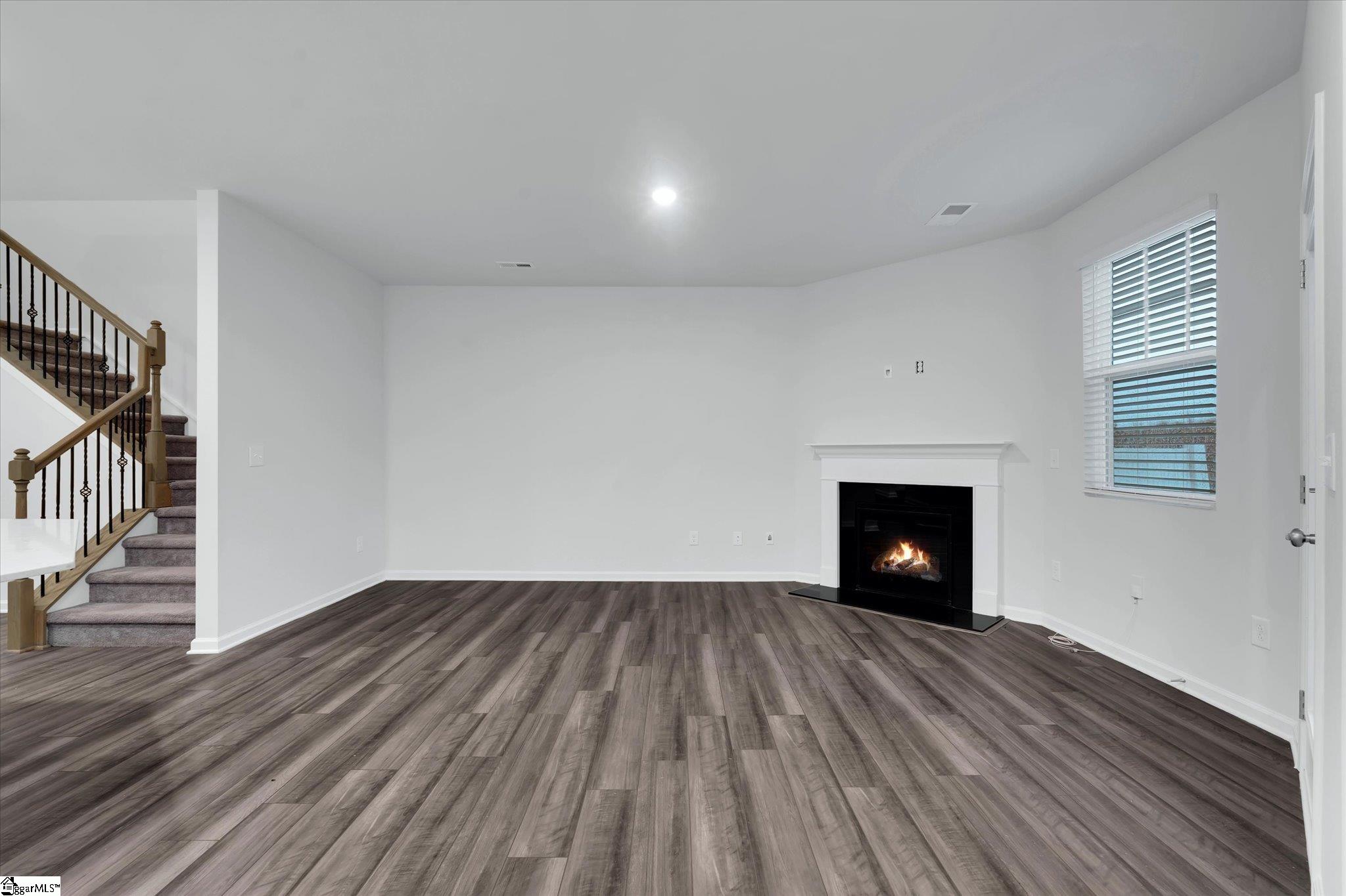 328 E Compass Way Property Photo 8