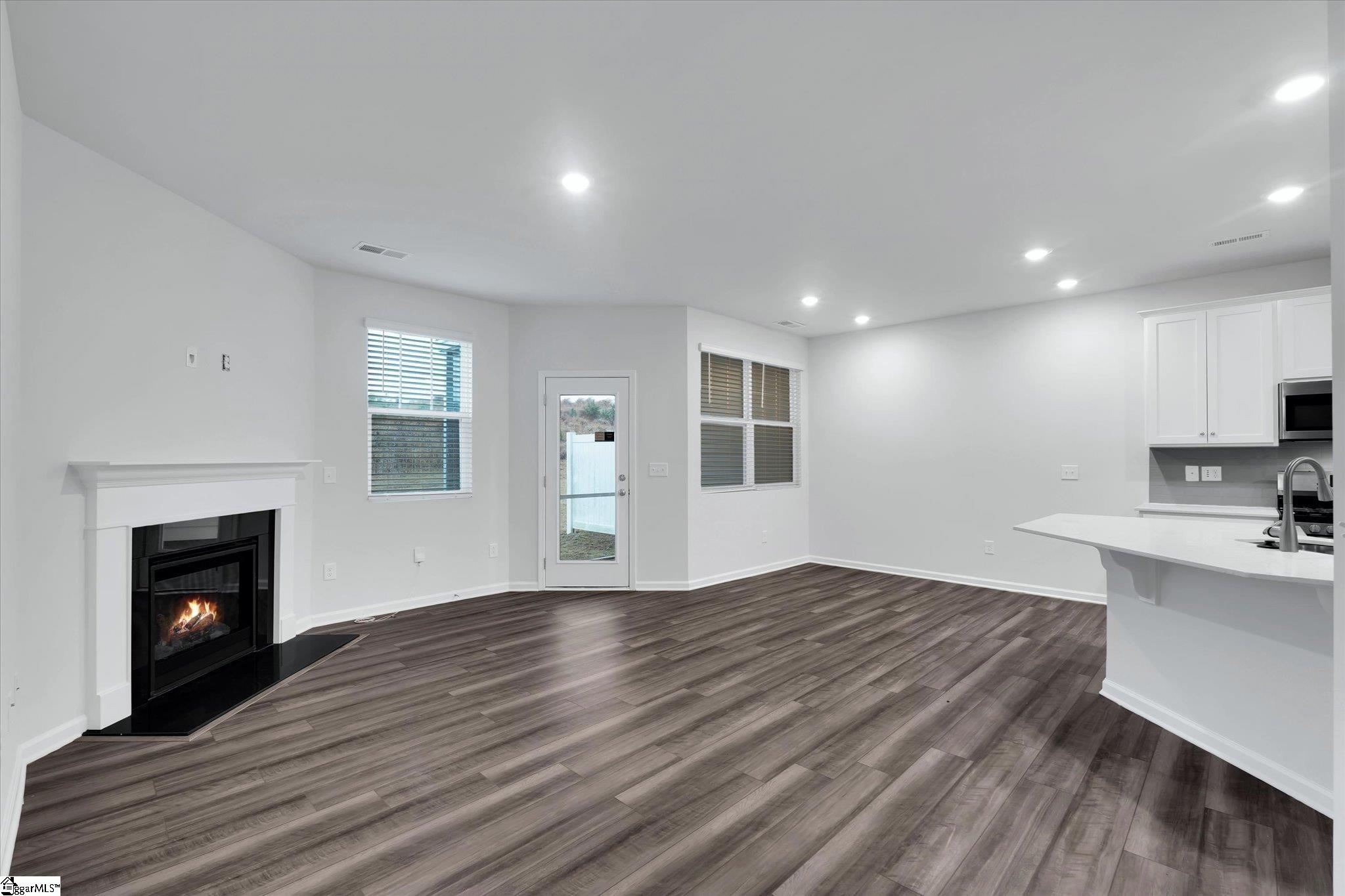 328 E Compass Way Property Photo 10