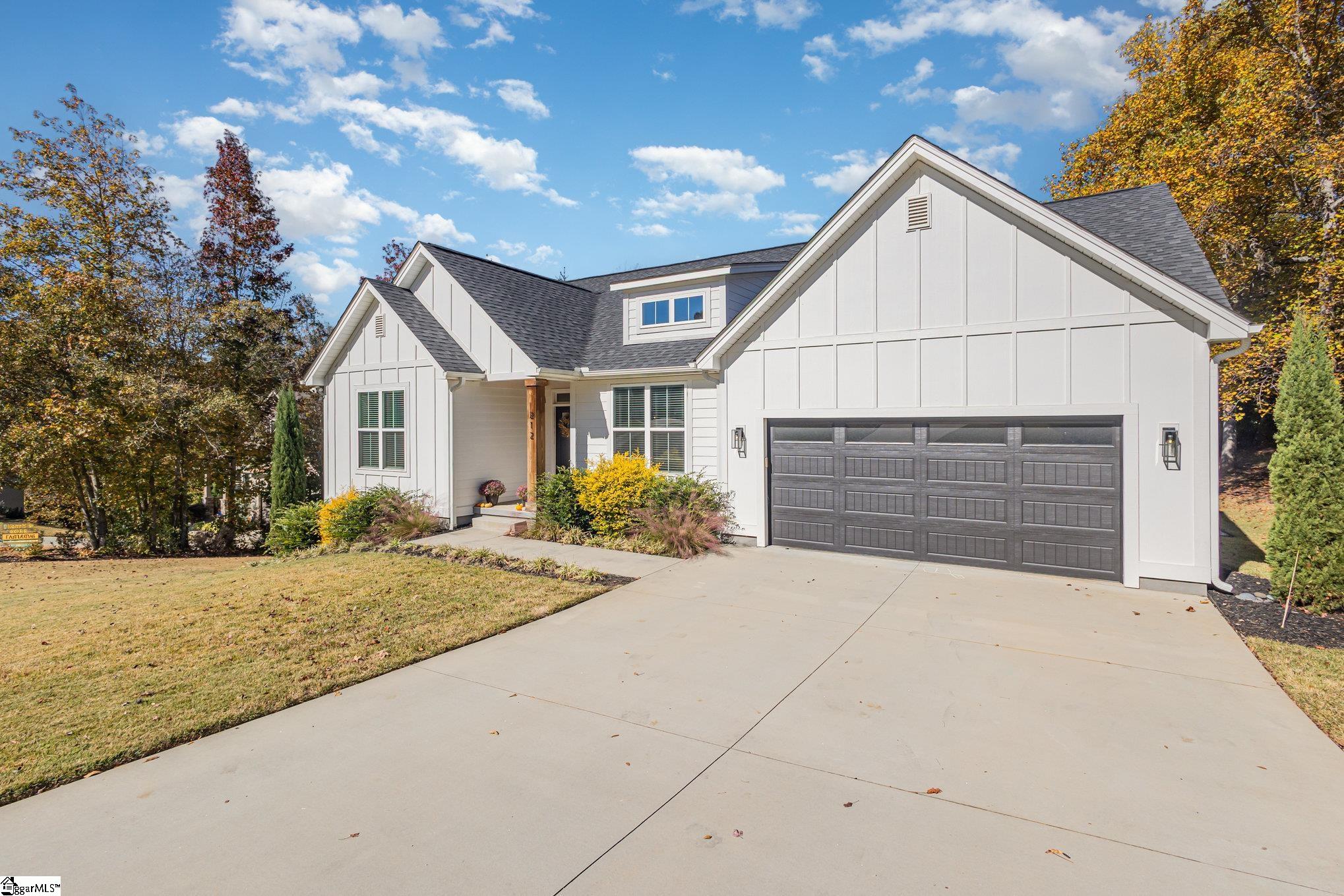 212 Larch Court Property Photo 2