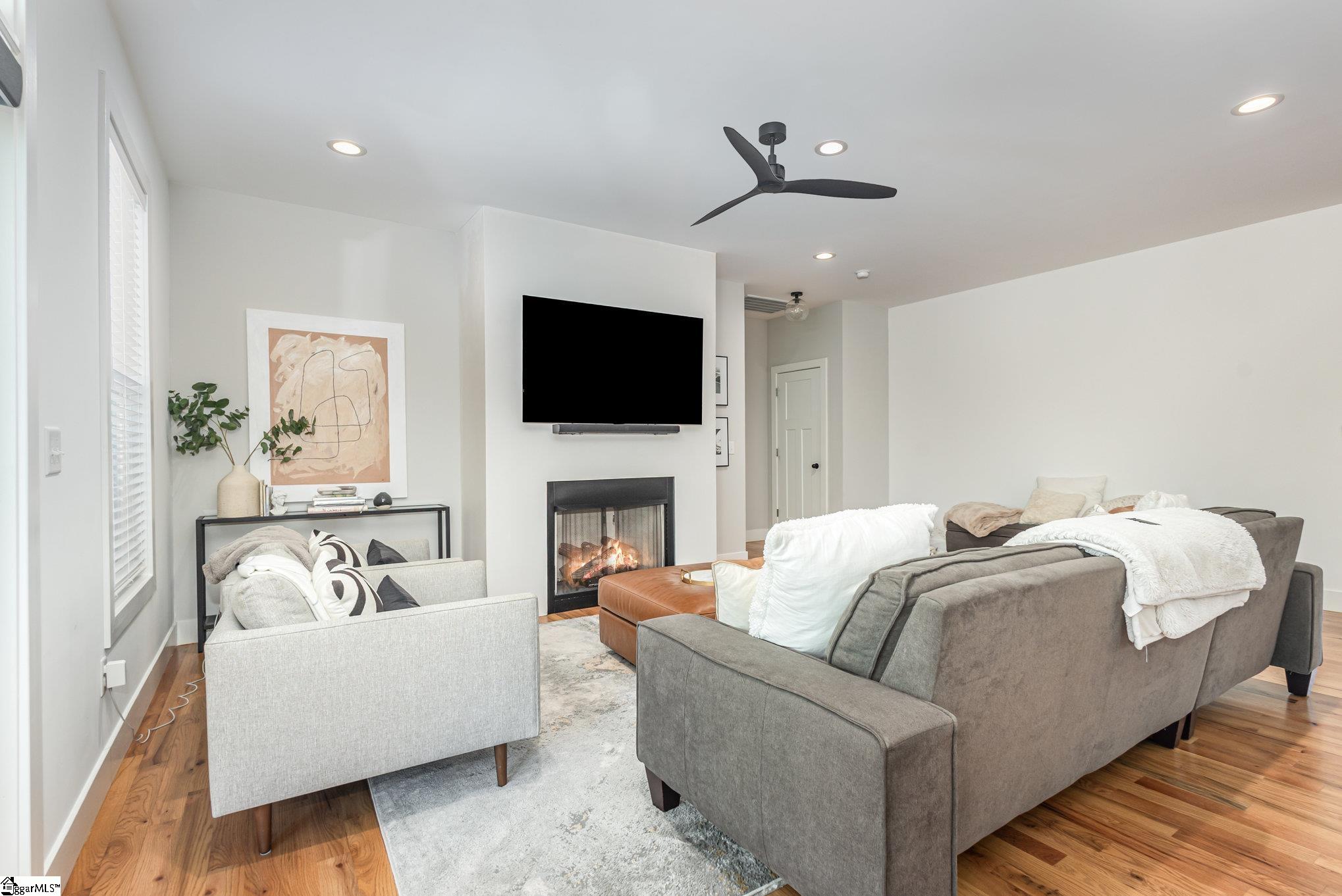 212 Larch Court Property Photo 4