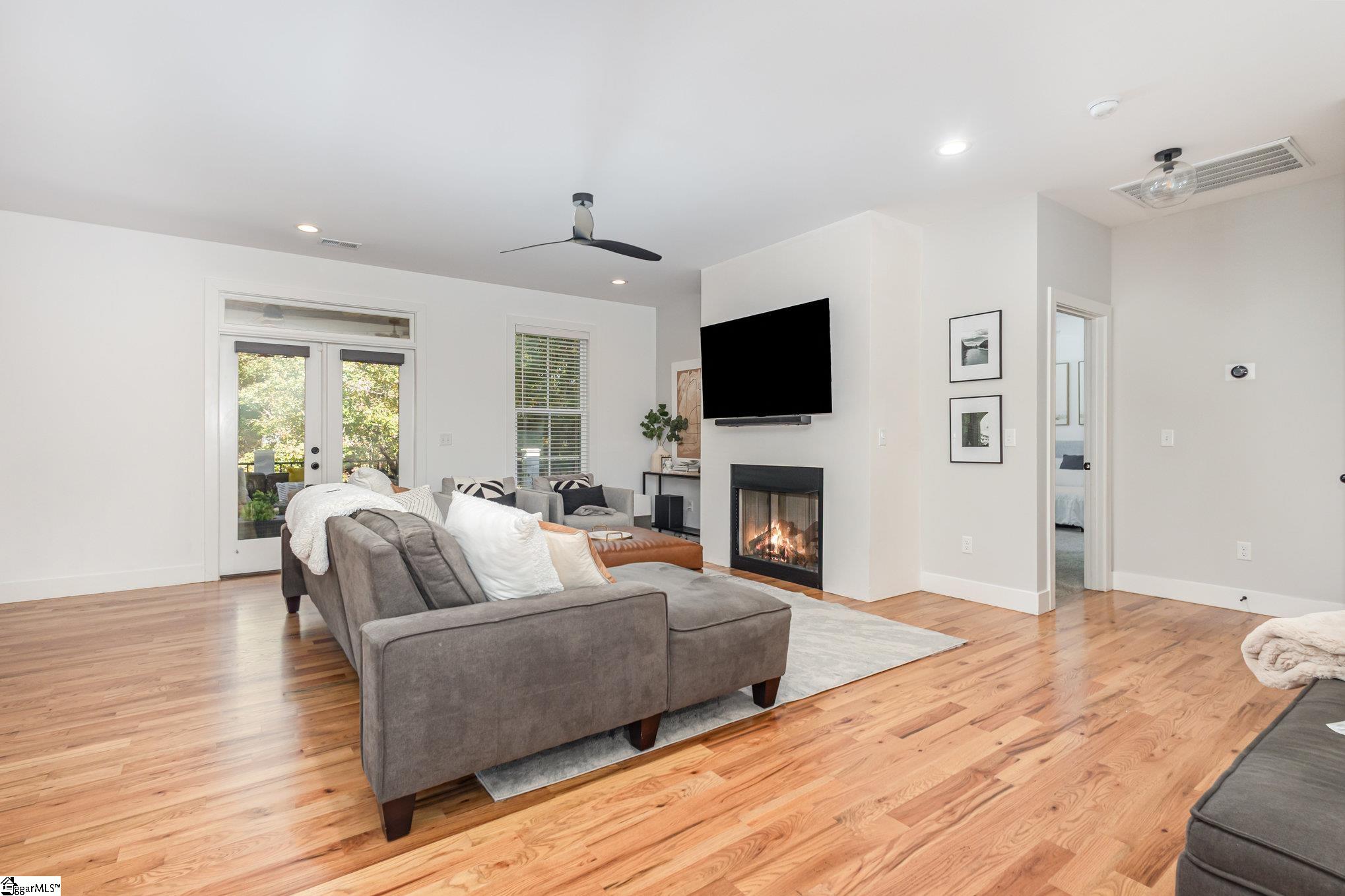 212 Larch Court Property Photo 5