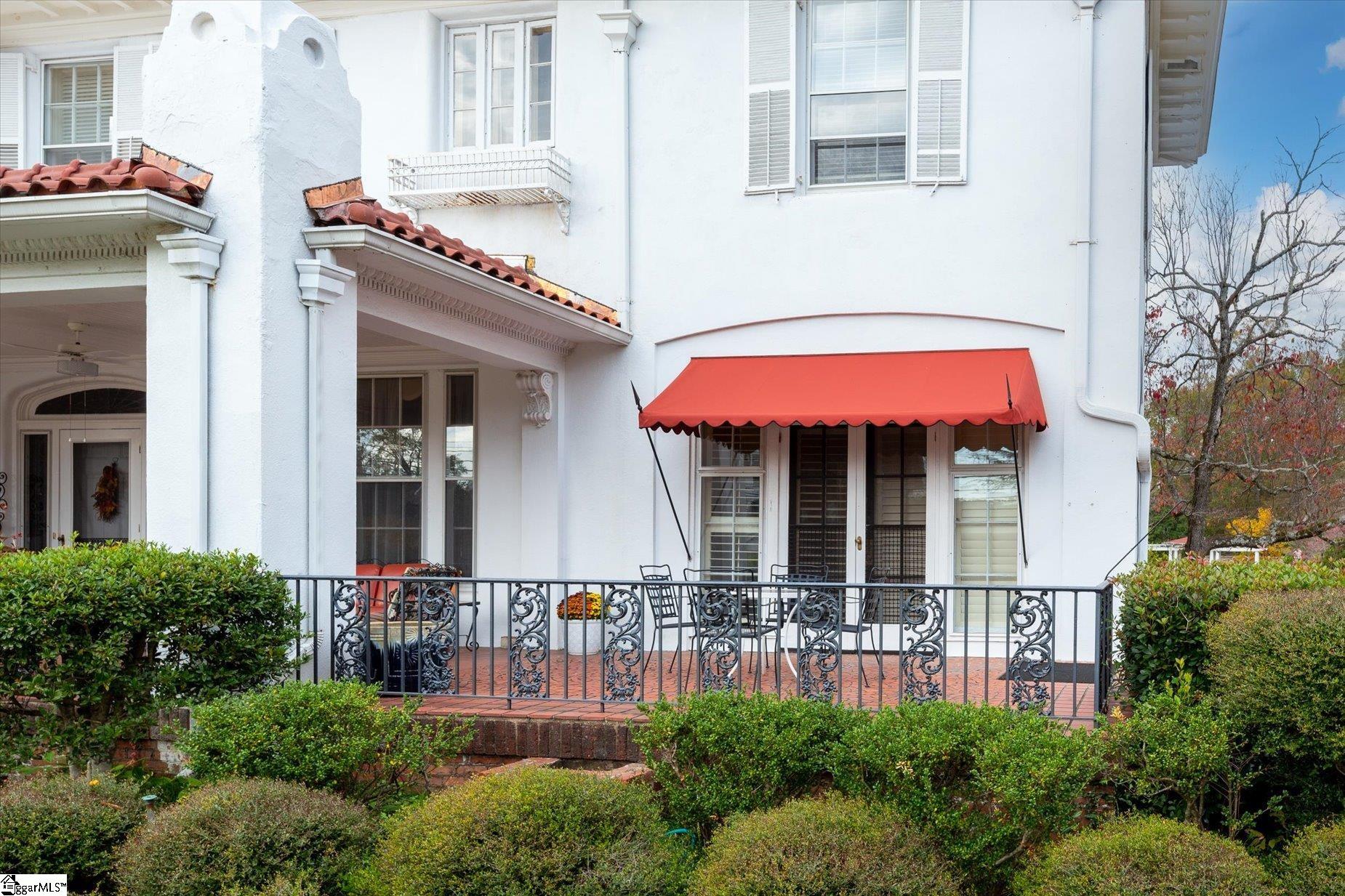 780 W Main Street Property Photo 4