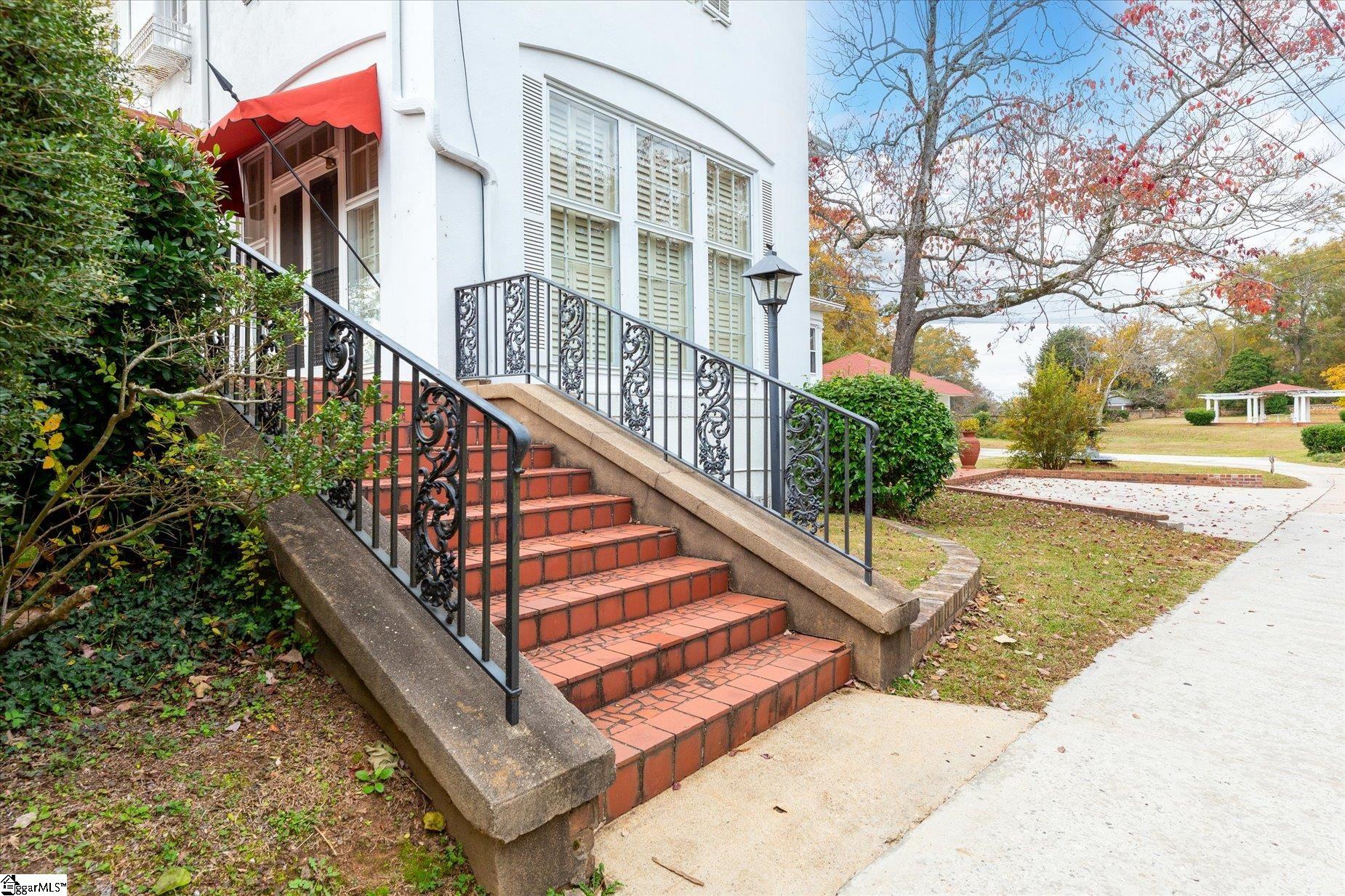 780 W Main Street Property Photo 5