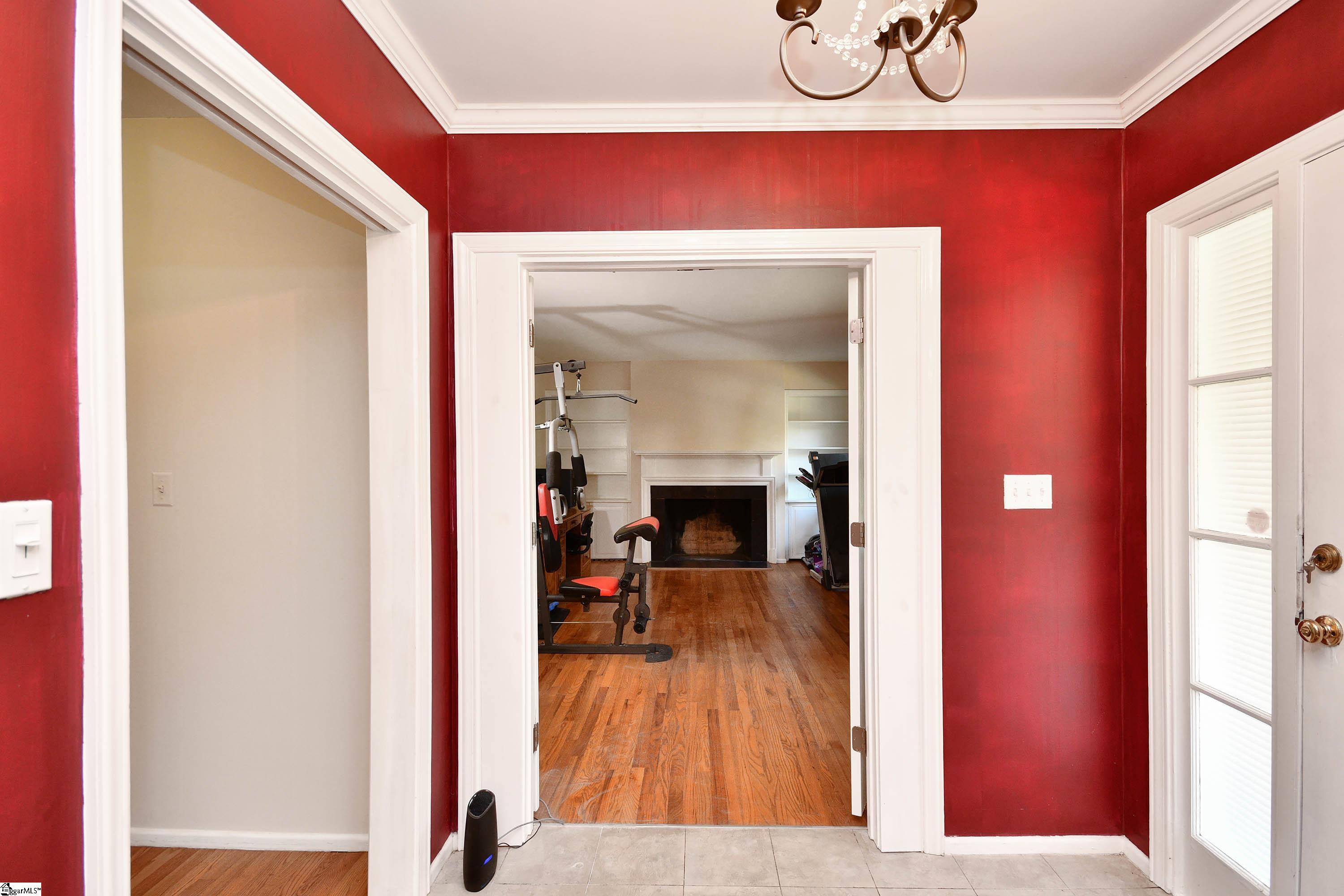 303 Tanglewood Drive Property Photo 5