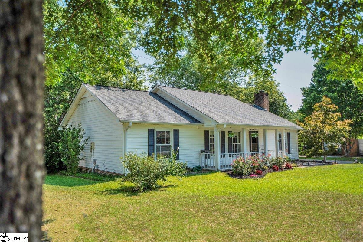 107 Gray Fox Square Property Photo 1