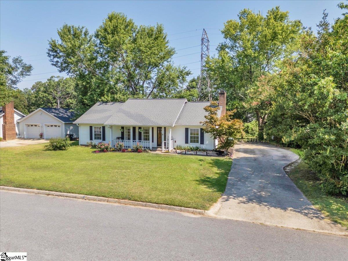 107 Gray Fox Square Property Photo 2