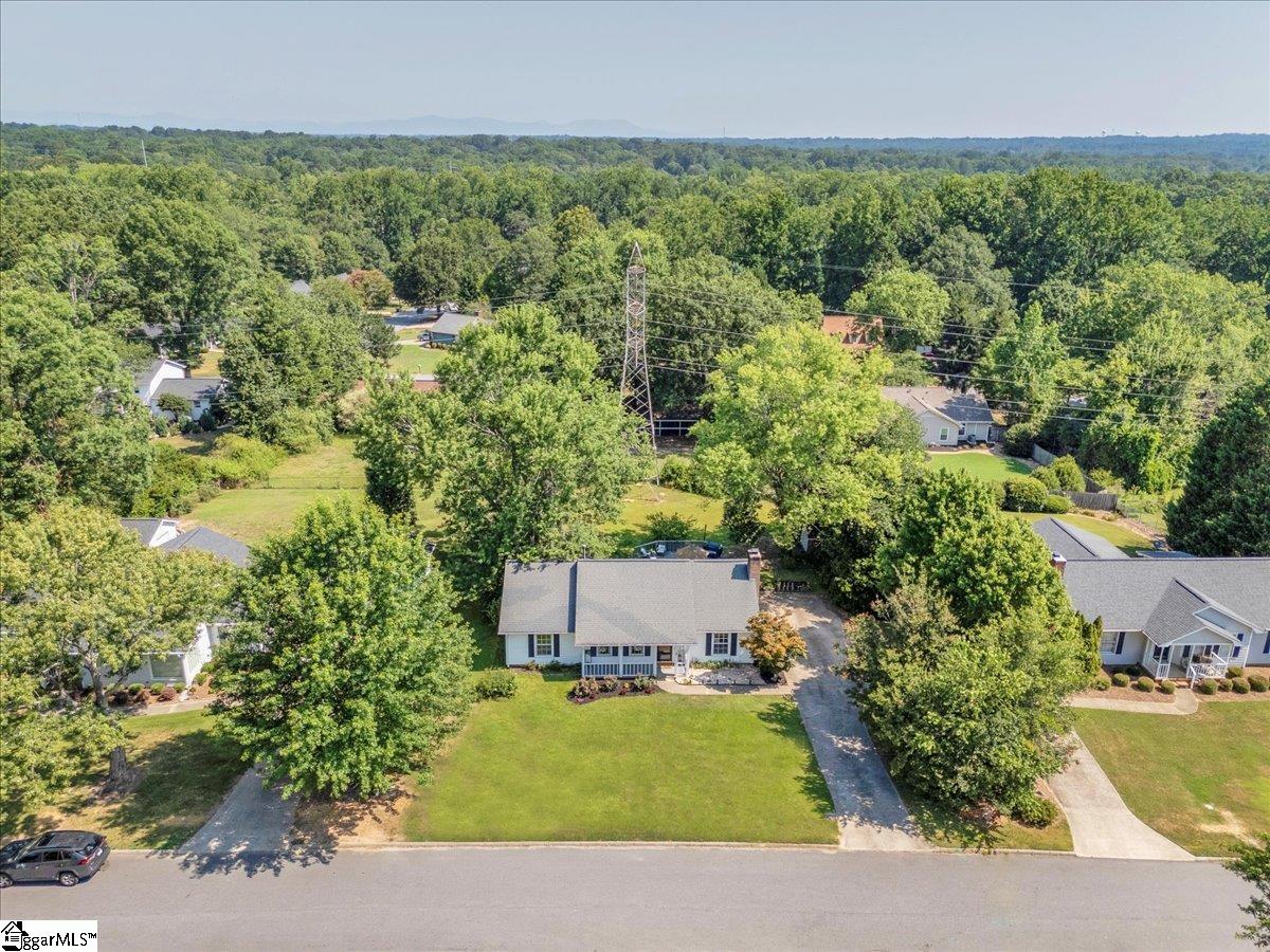 107 Gray Fox Square Property Photo 3