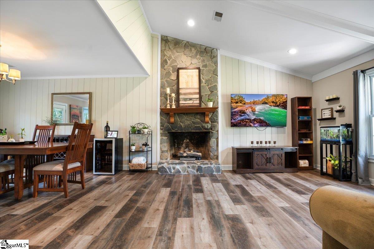 107 Gray Fox Square Property Photo 4