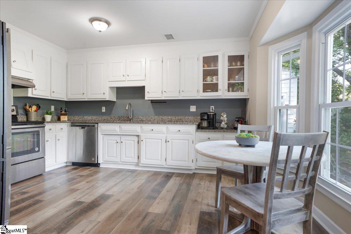 107 Gray Fox Square Property Photo 6