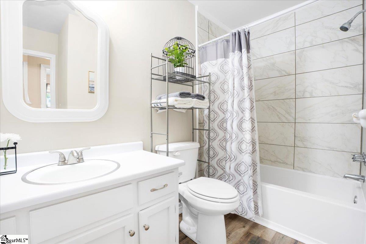 107 Gray Fox Square Property Photo 13