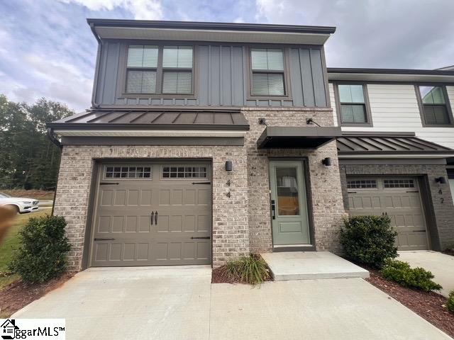 44 Connaught Court Property Photo 1