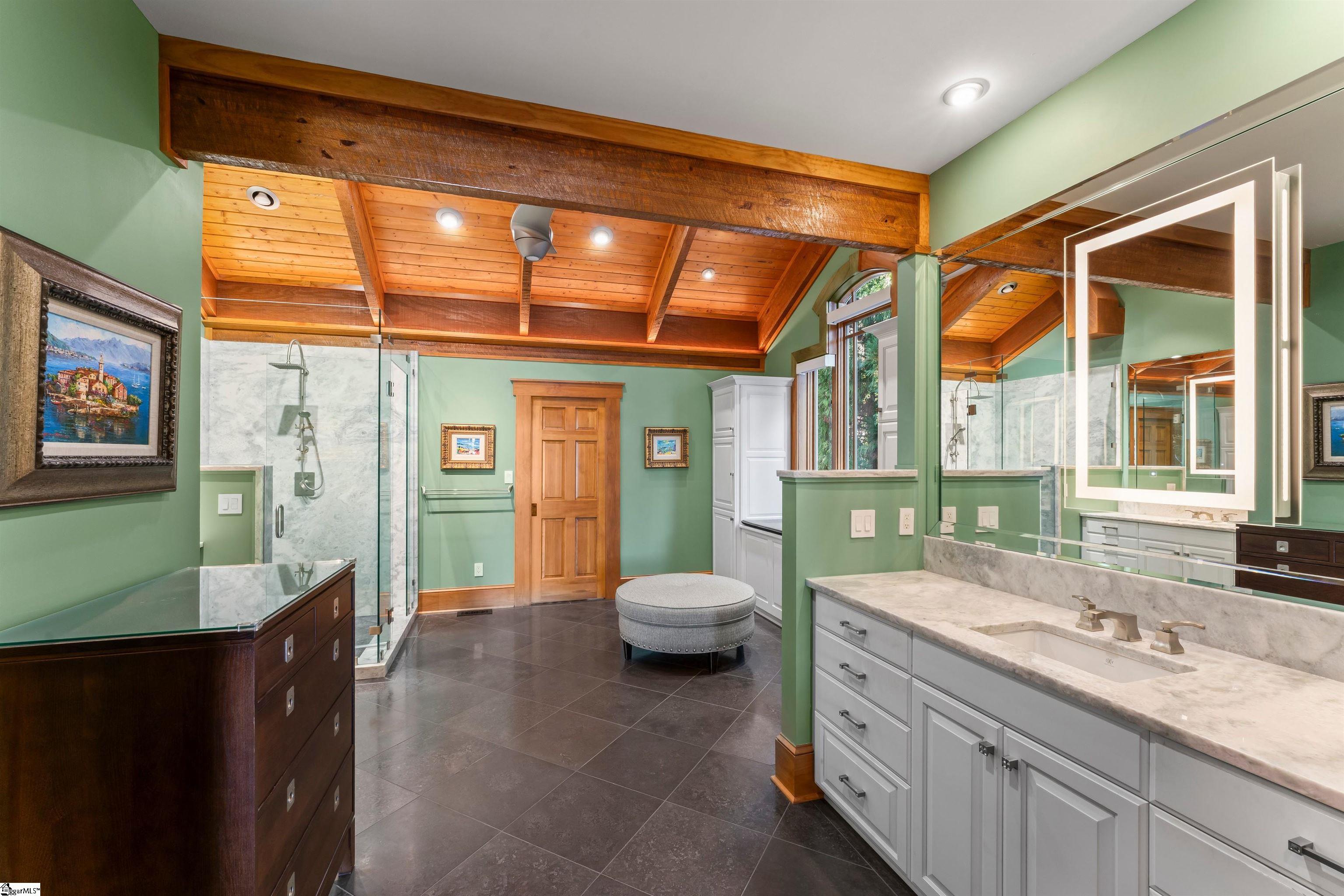 1574544 Property Photo 14