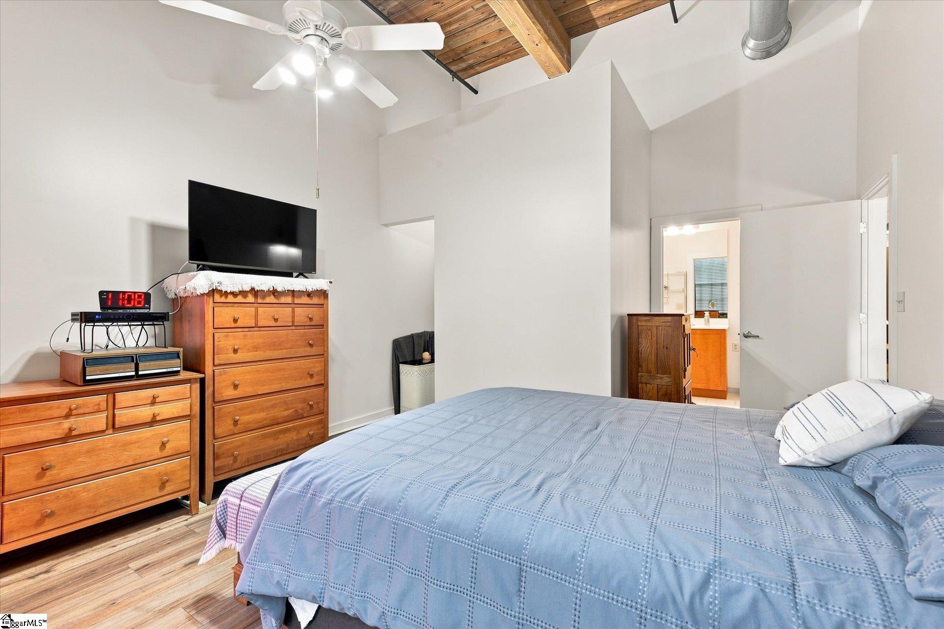 400 Mills Avenue Property Photo 10
