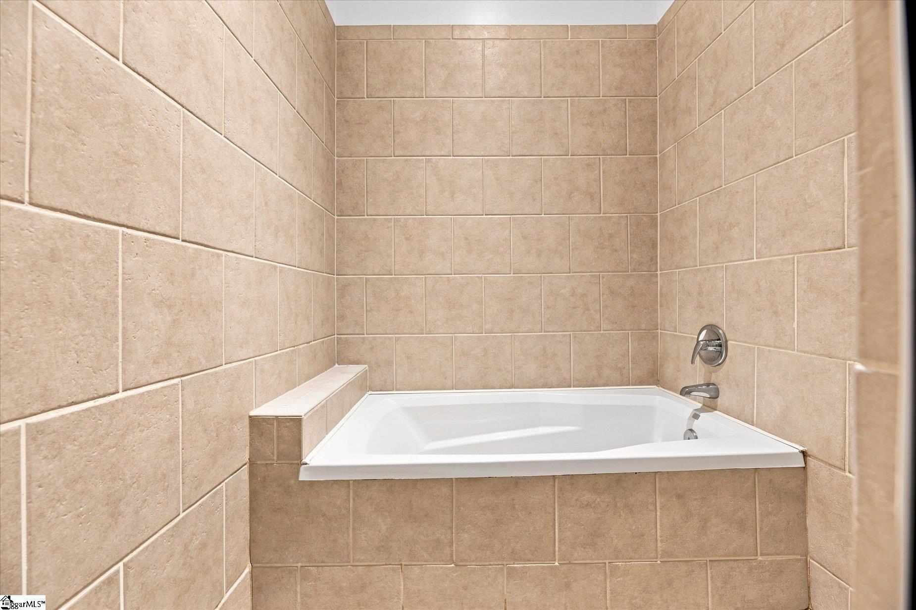 400 Mills Avenue Property Photo 12