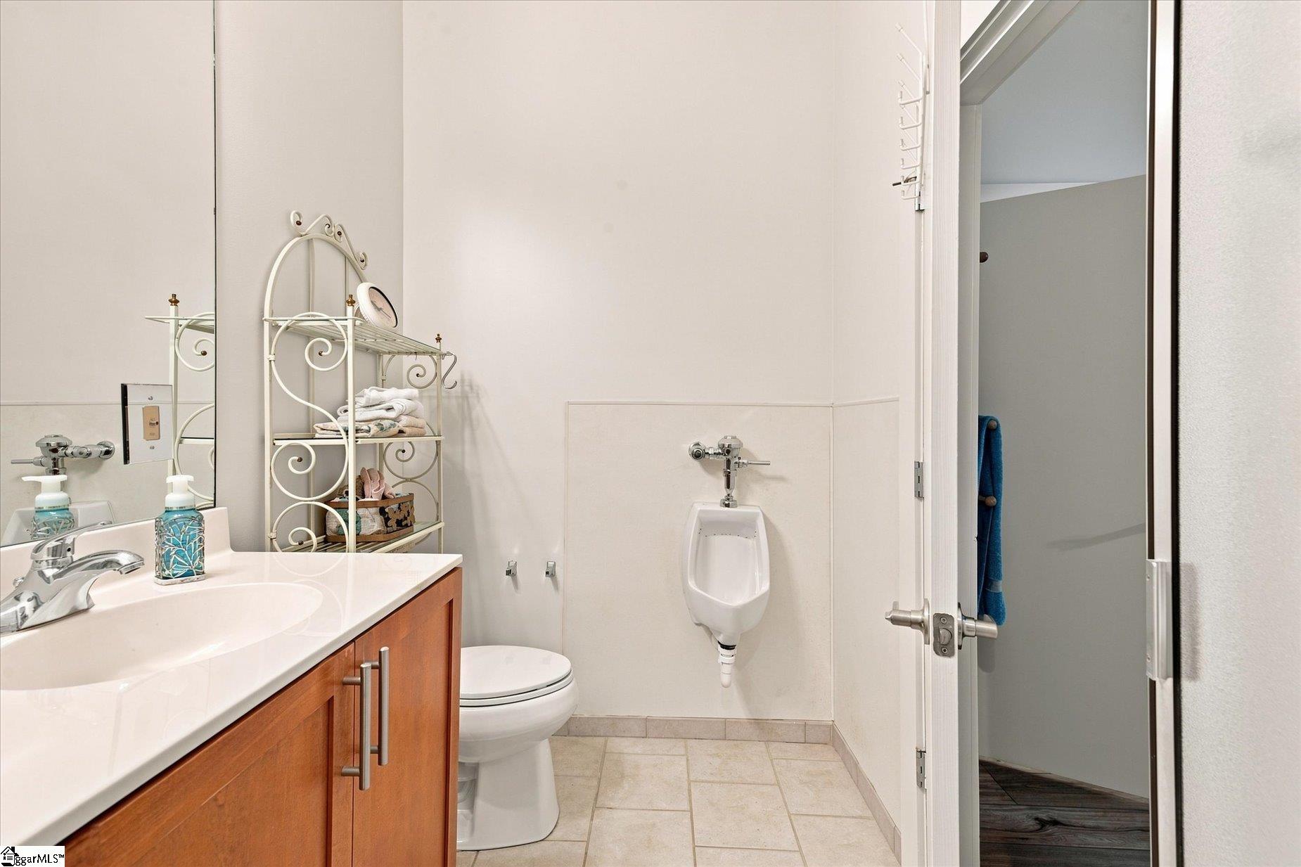 400 Mills Avenue Property Photo 14