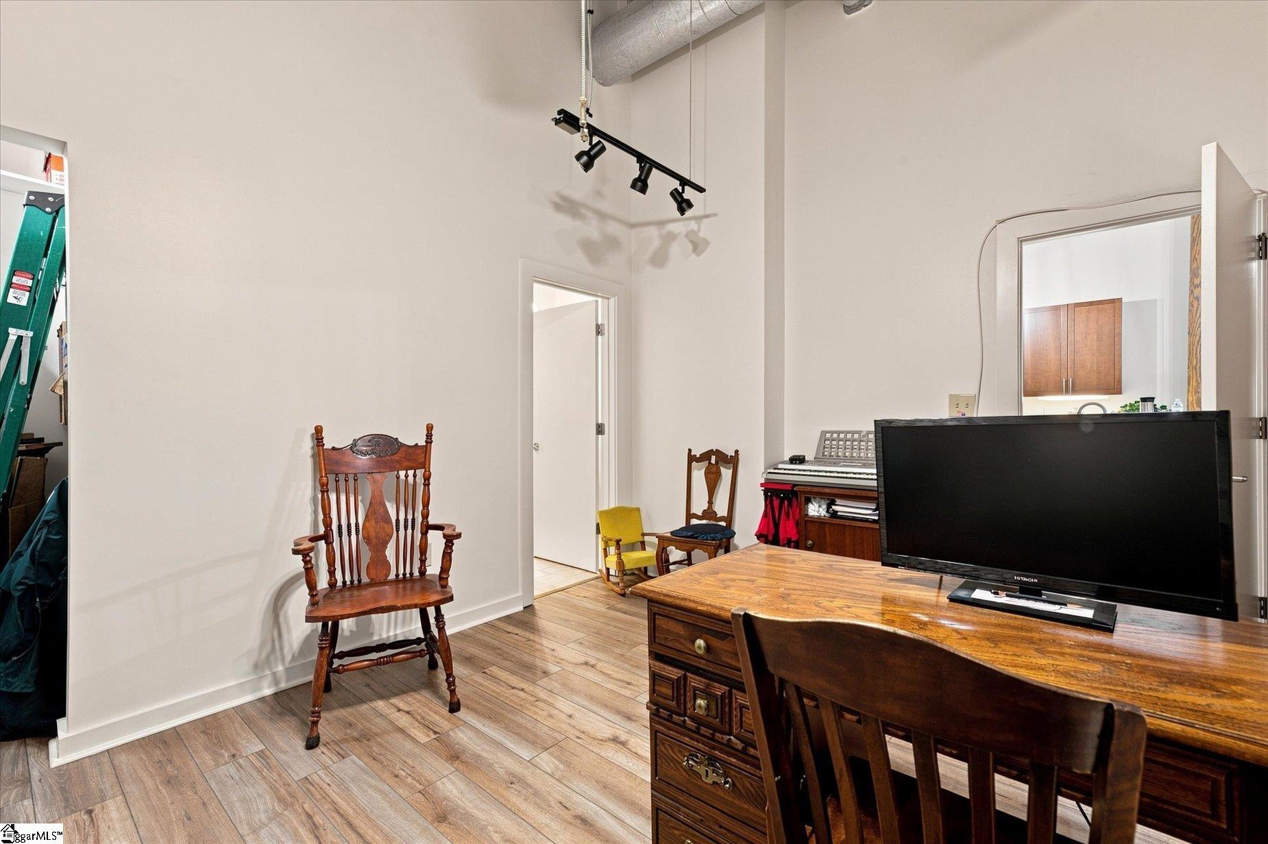 400 Mills Avenue Property Photo 17