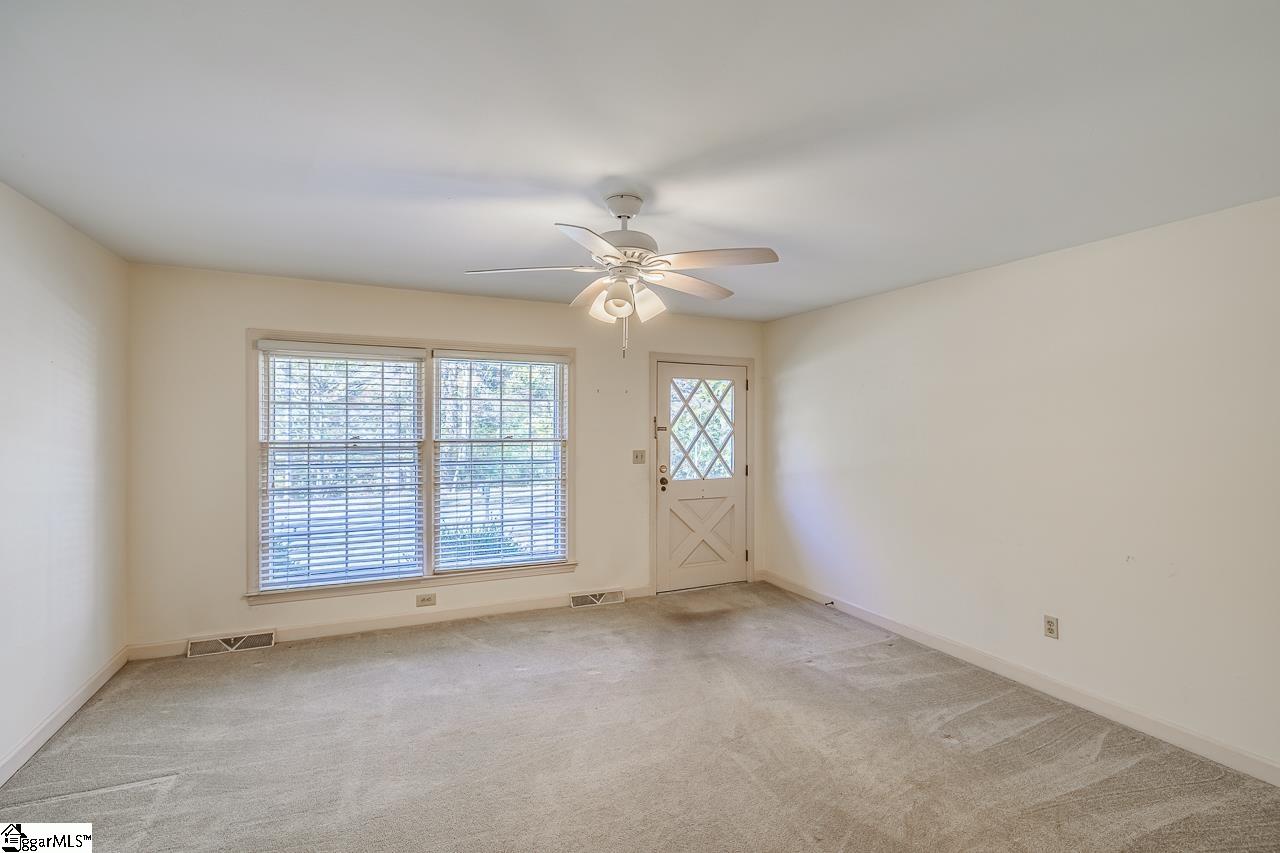 1 B Heritage Court Property Photo 2