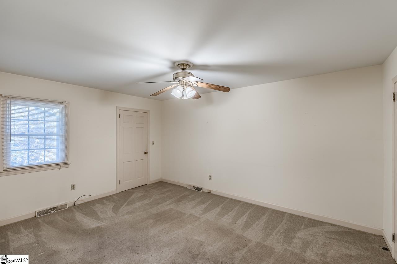 1 B Heritage Court Property Photo 5