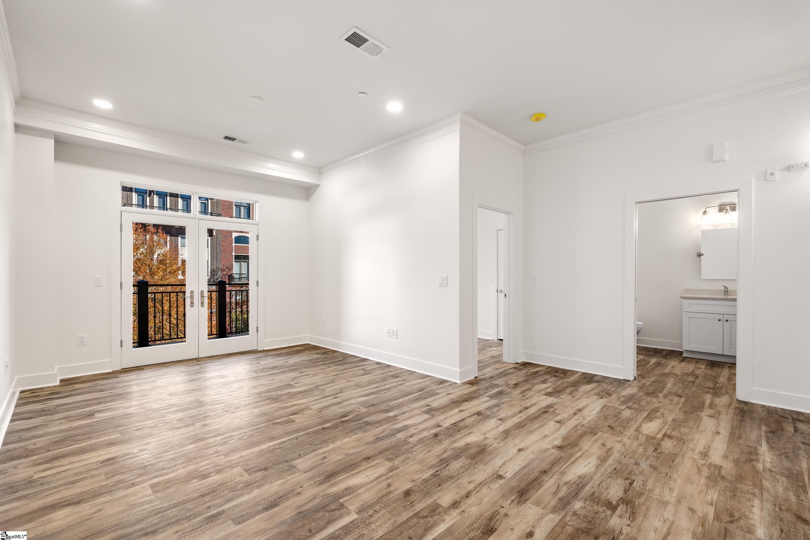 98 E Mcbee Avenue Property Photo 14