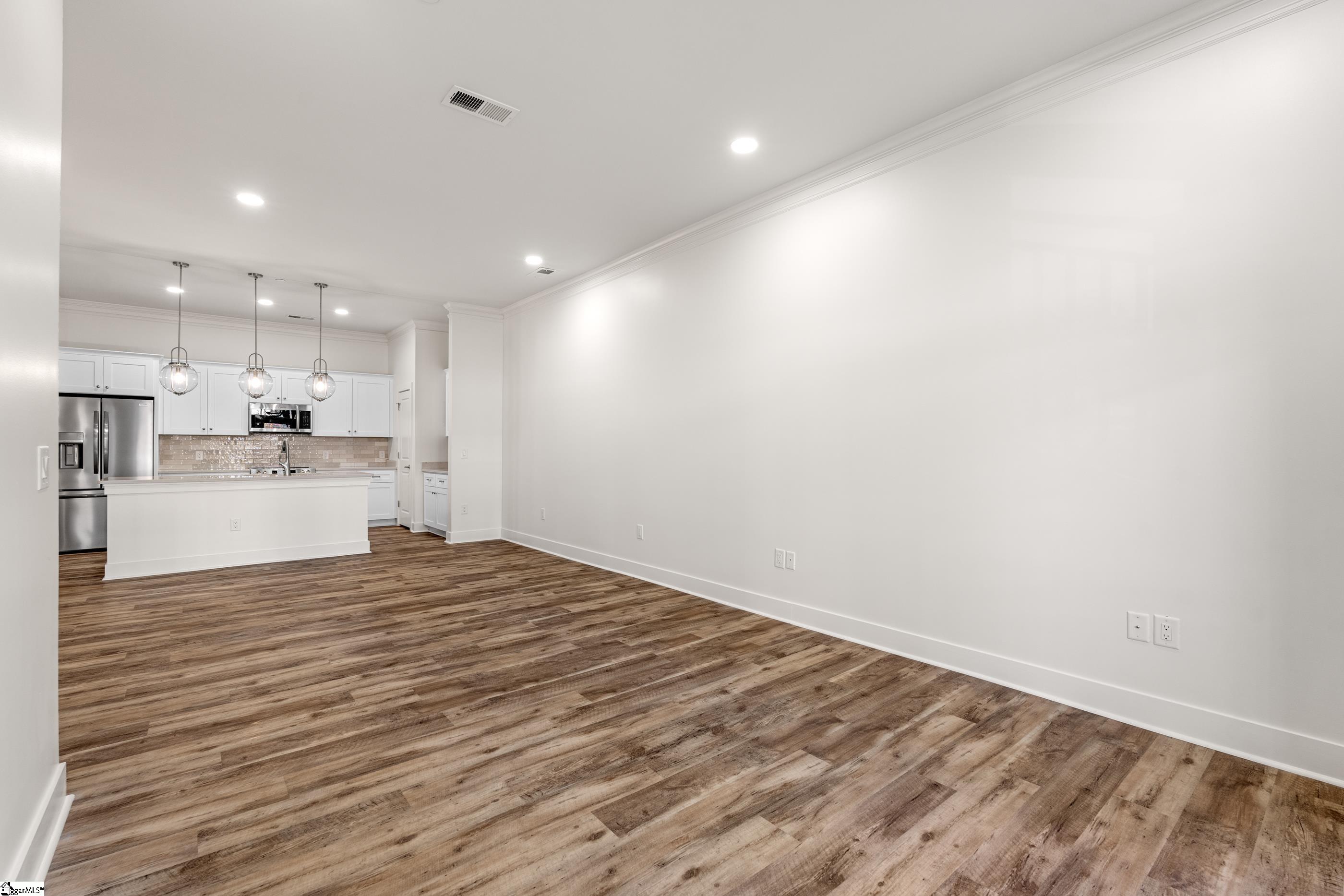 98 E Mcbee Avenue Property Photo 18