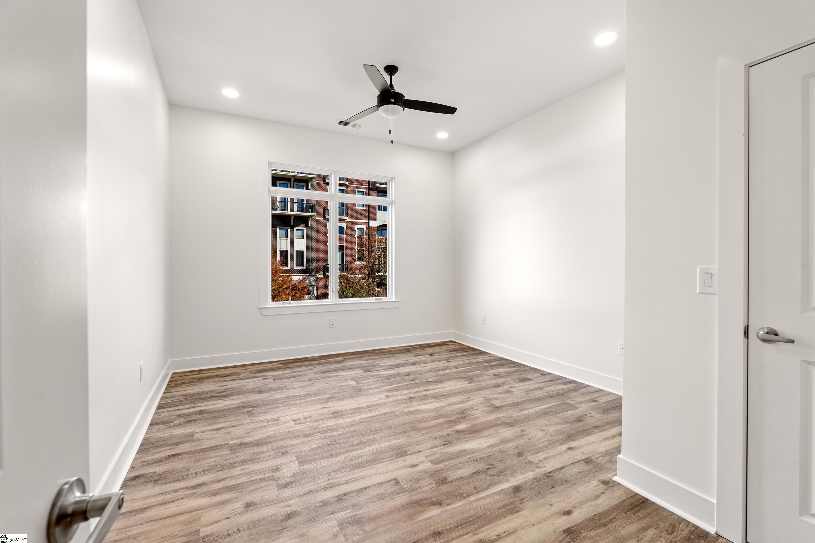 98 E Mcbee Avenue Property Photo 19