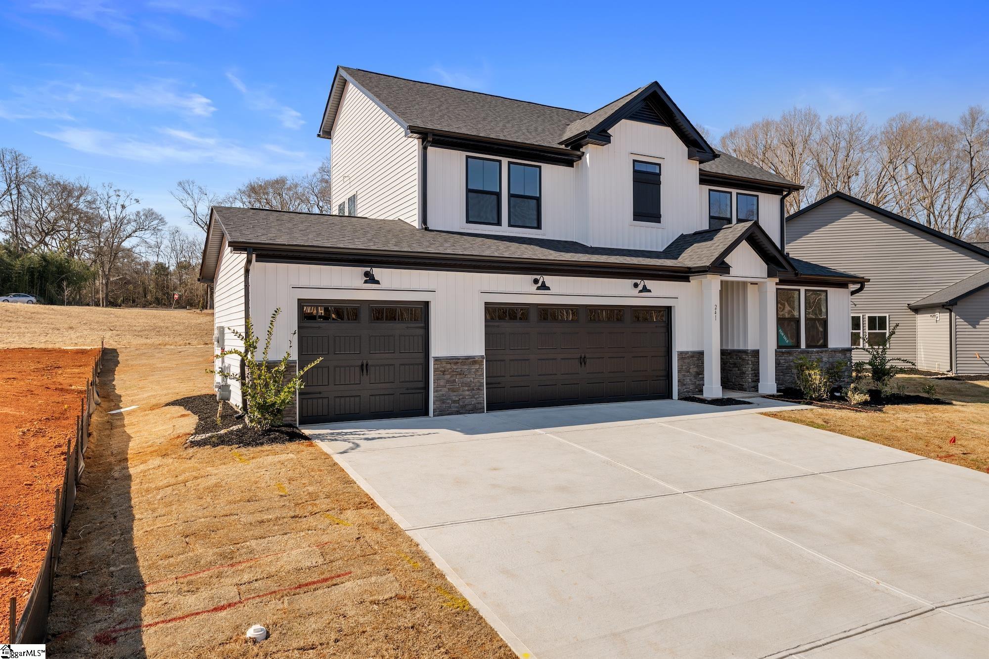 241 Creekside Circle Property Photo 3