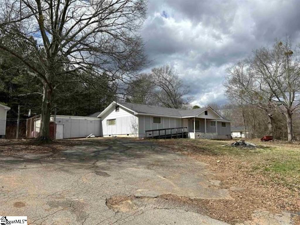 100 Clary Drive Property Photo 3