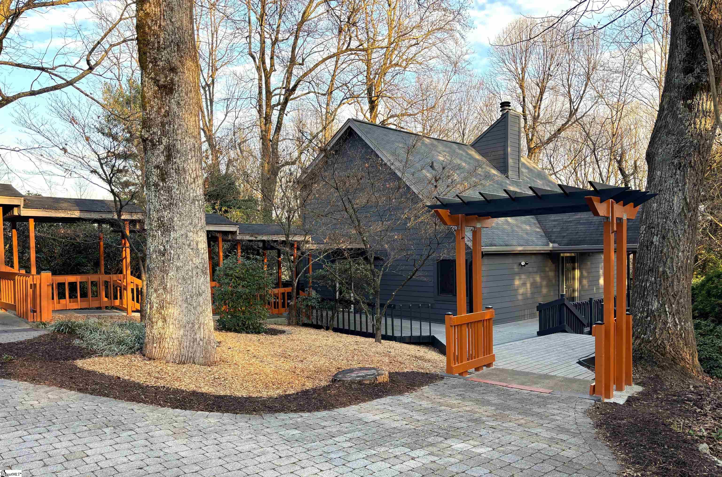 700 Altamont Road Property Photo 4