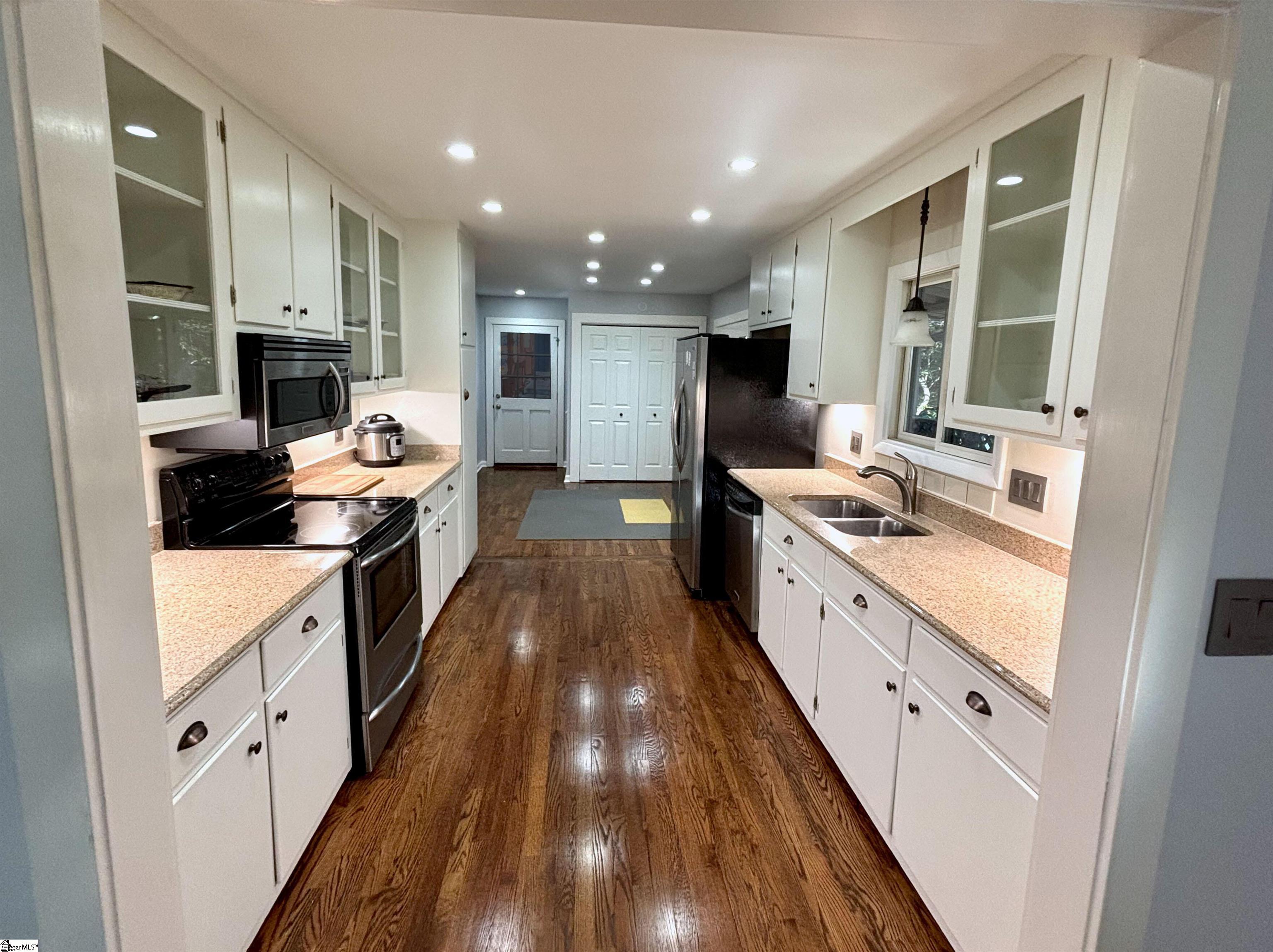 700 Altamont Road Property Photo 17