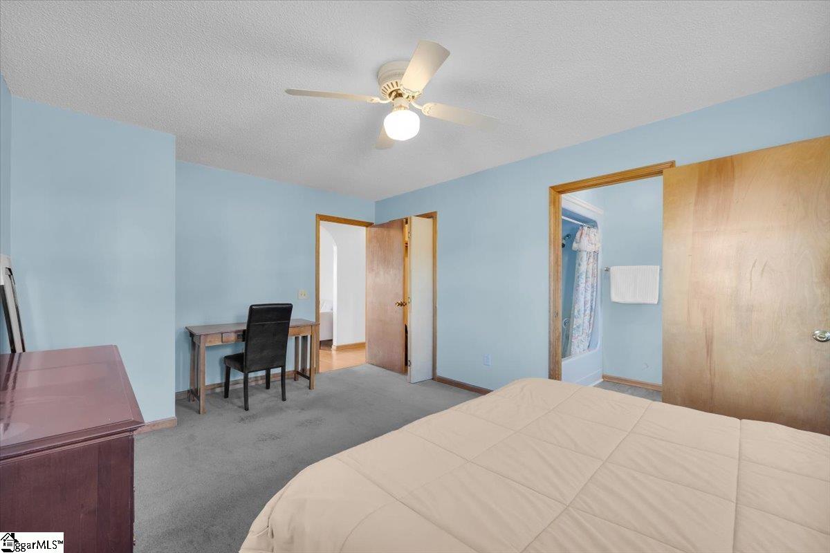 101 Windy Pt S Property Photo 20