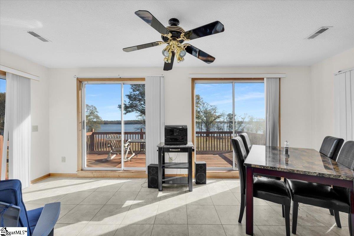 101 Windy Pt S Property Photo 26