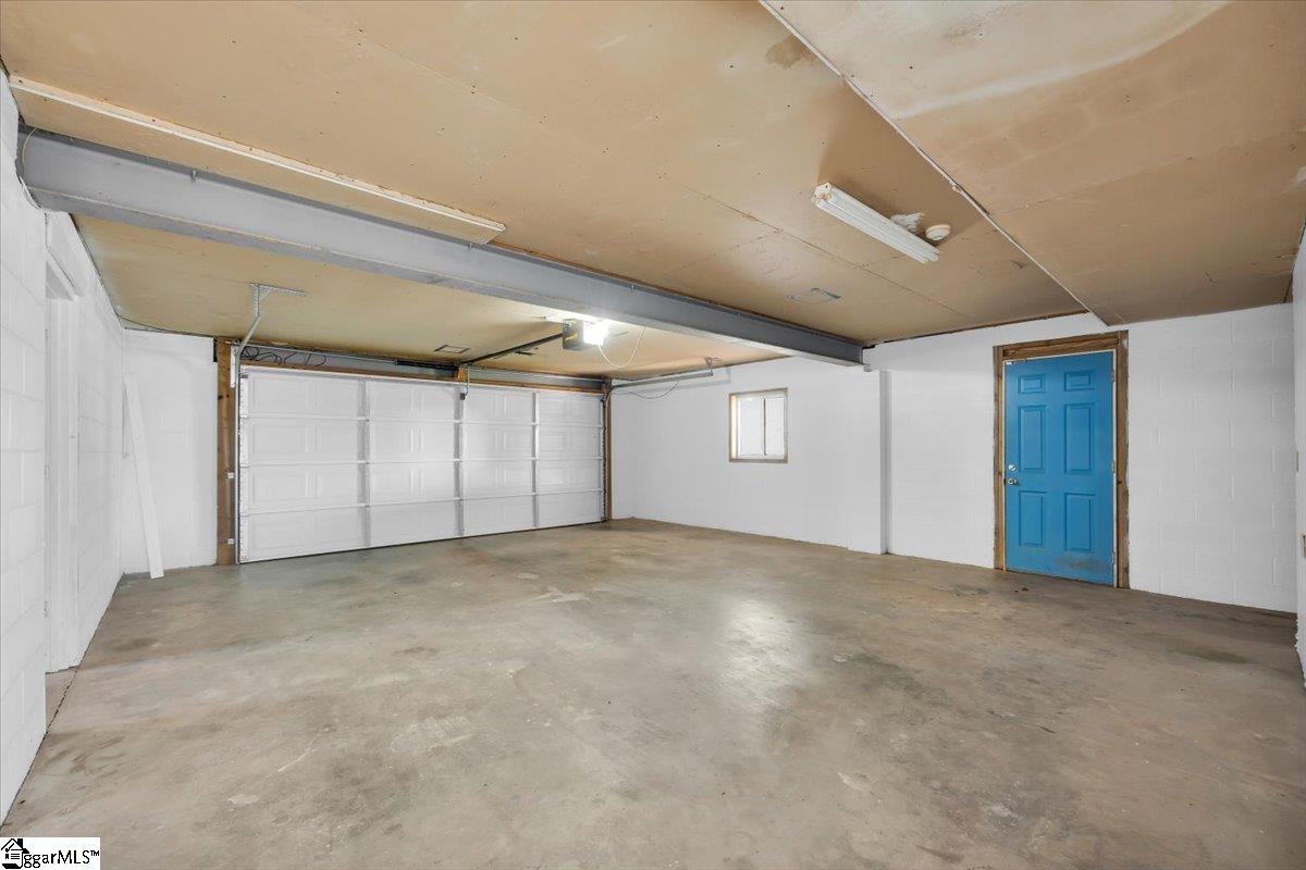 101 Windy Pt S Property Photo 29
