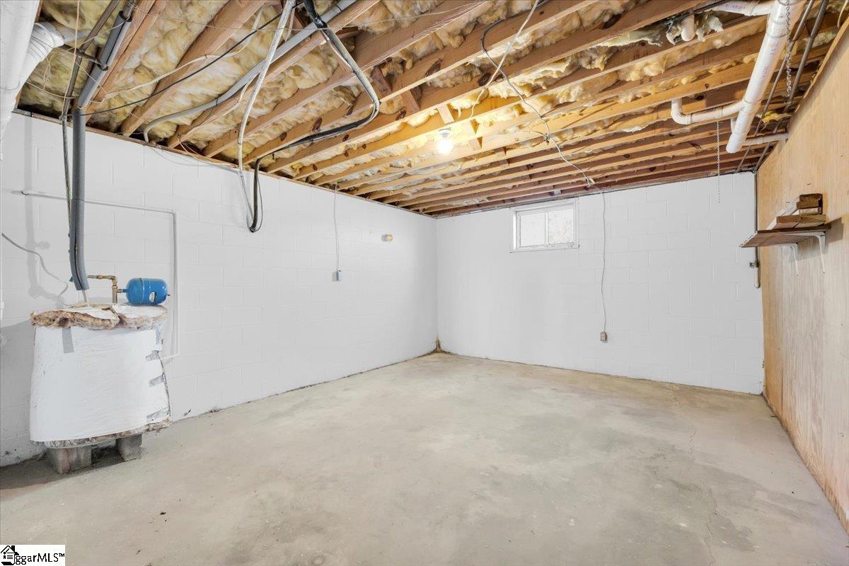 101 Windy Pt S Property Photo 33