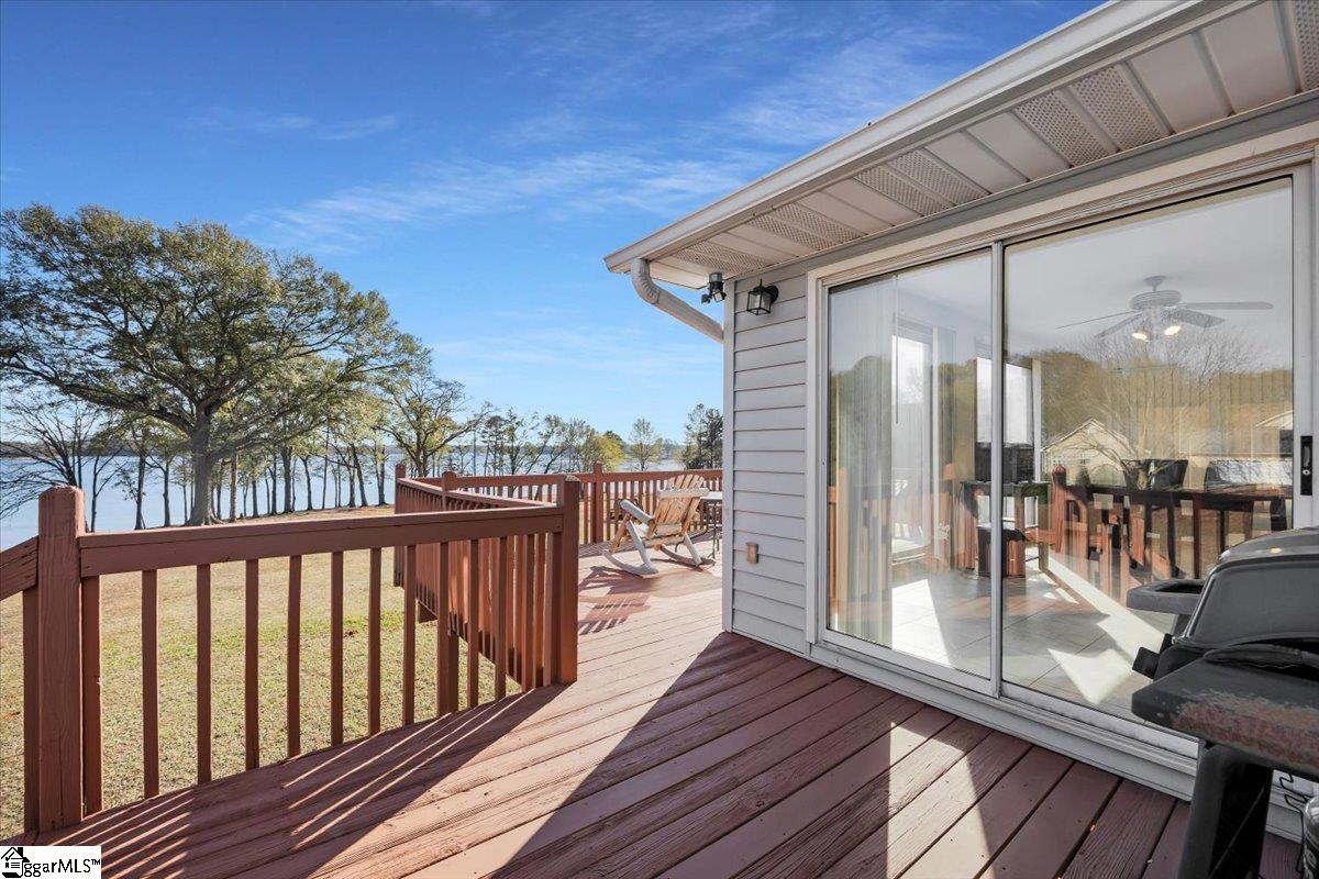 101 Windy Pt S Property Photo 37