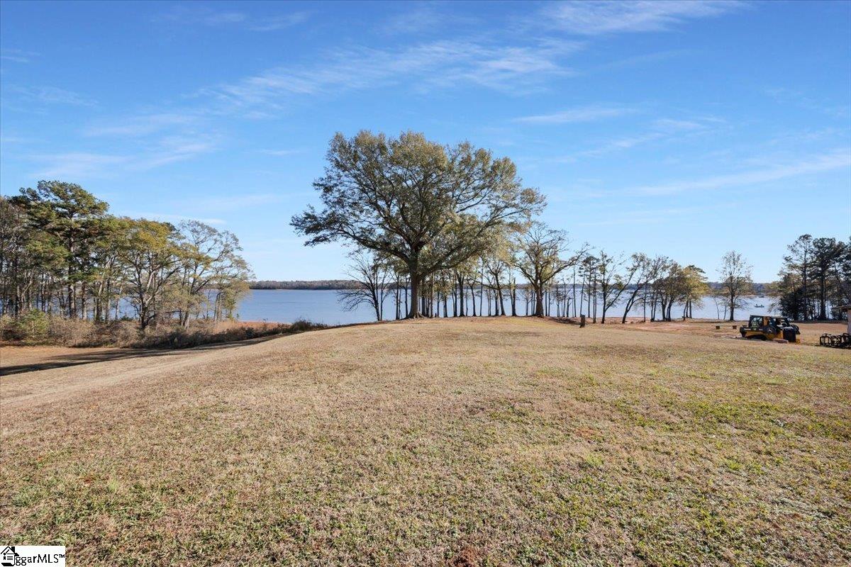 101 Windy Pt S Property Photo 40