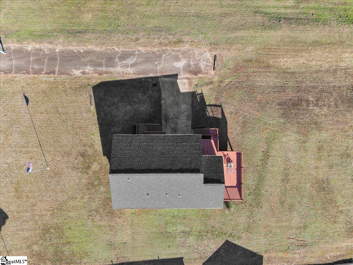 101 Windy Pt S Property Photo 42