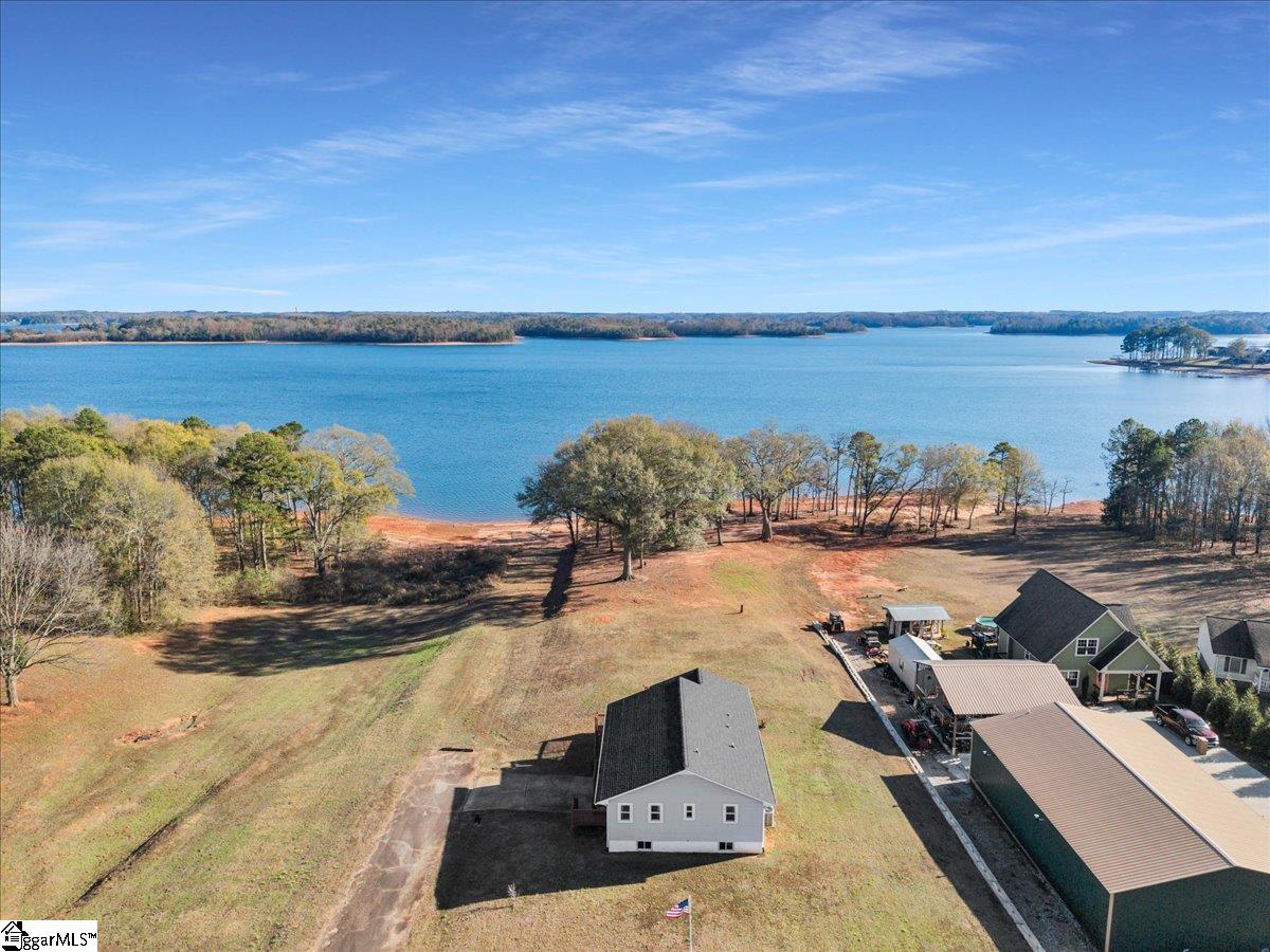 101 Windy Pt S Property Photo 43