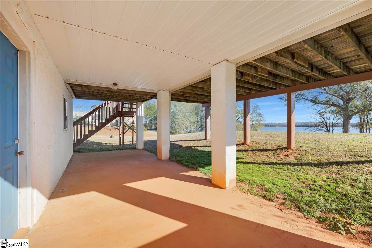 101 Windy Pt S Property Photo 45