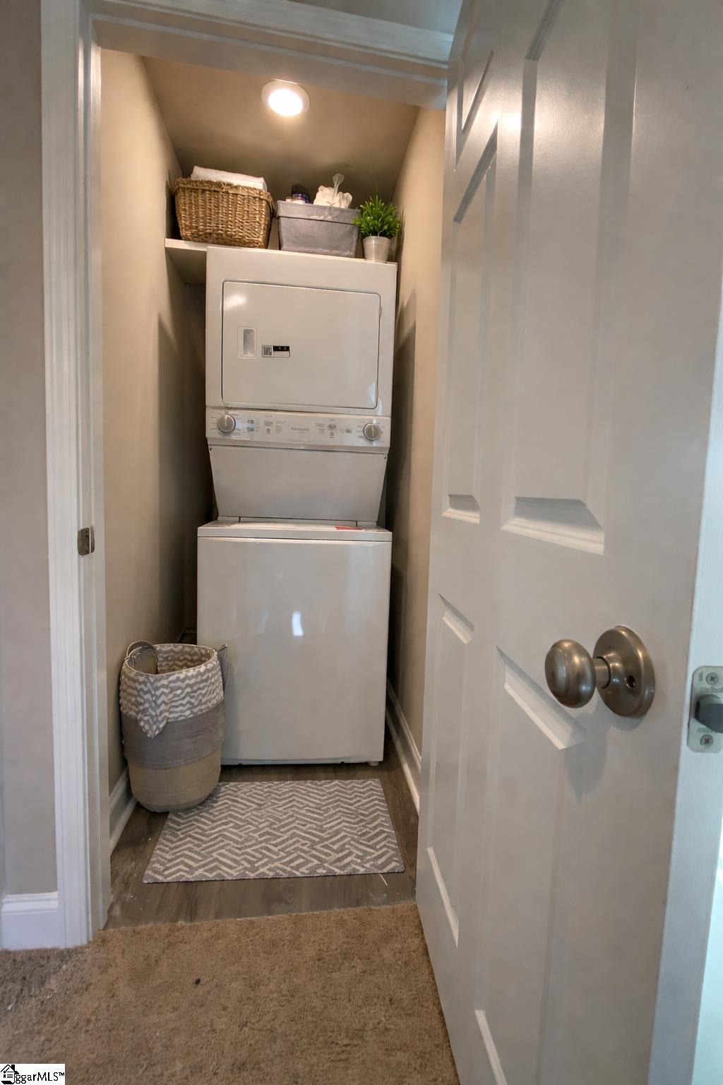 1306 W Bramlett Road Property Photo 6