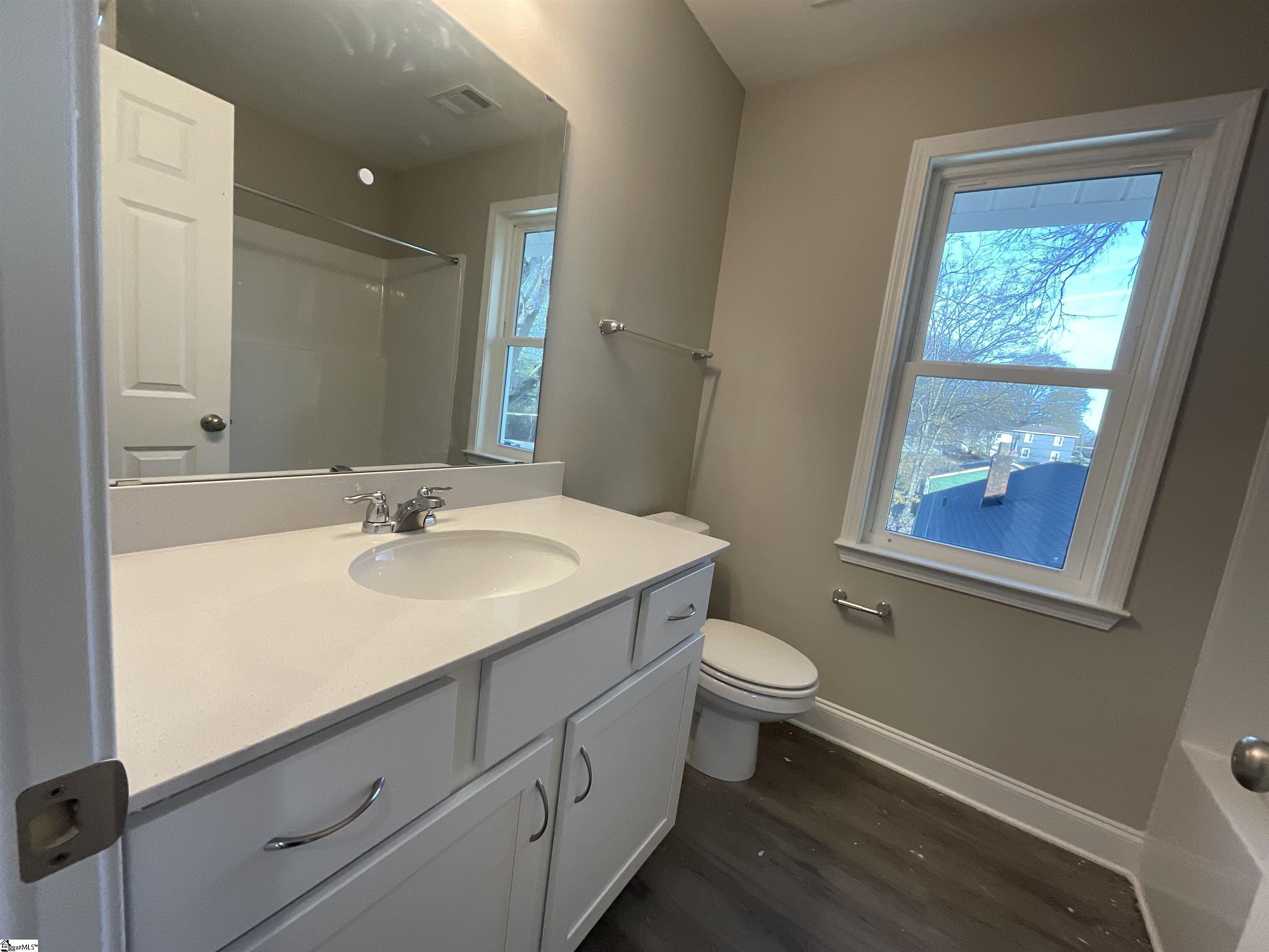 1306 W Bramlett Road Property Photo 16
