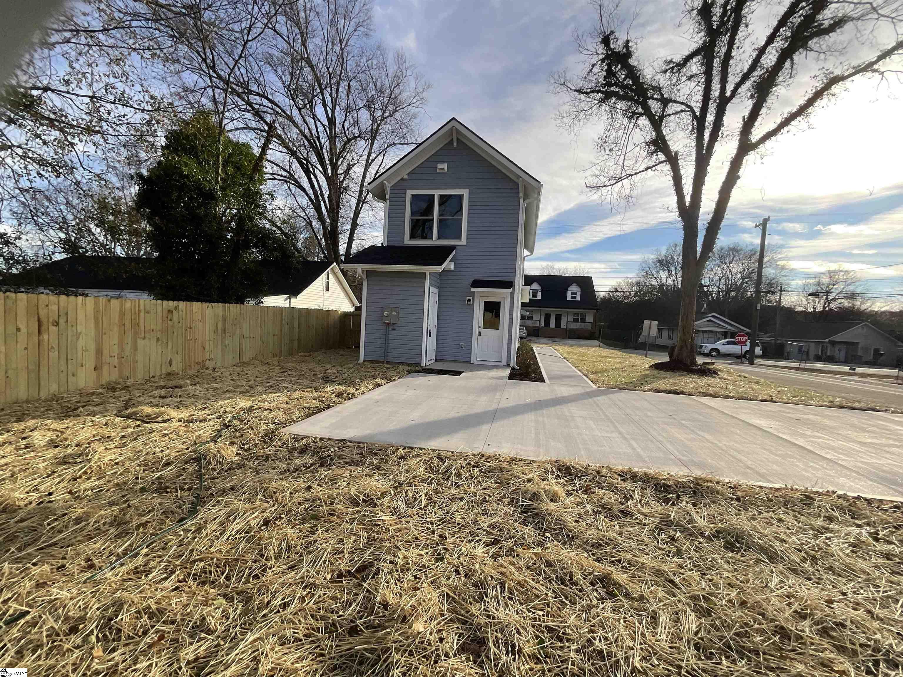 1306 W Bramlett Road Property Photo 17