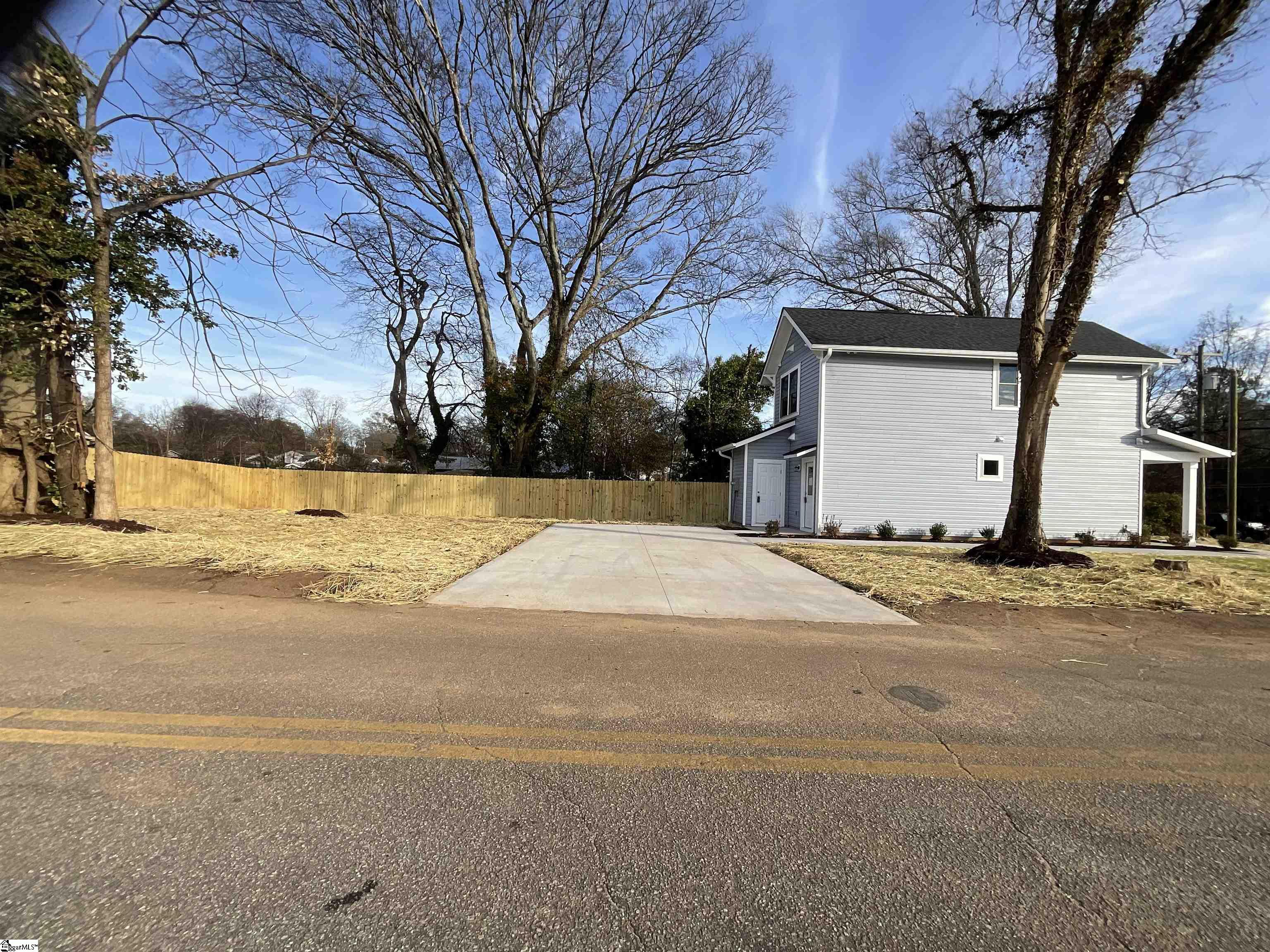 1306 W Bramlett Road Property Photo 18
