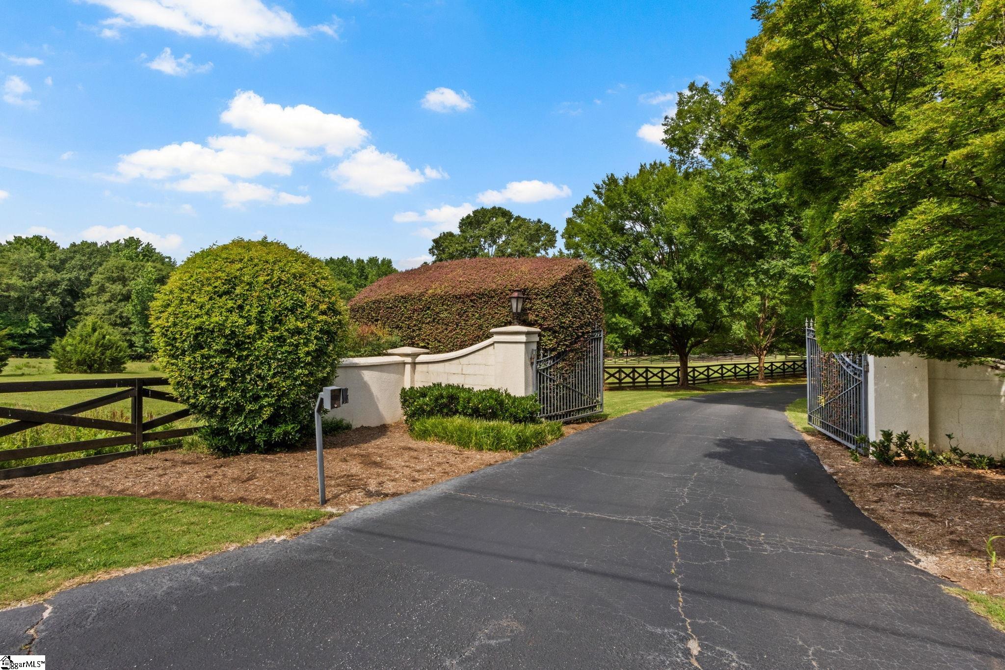 1035 Willis Road Property Photo 2